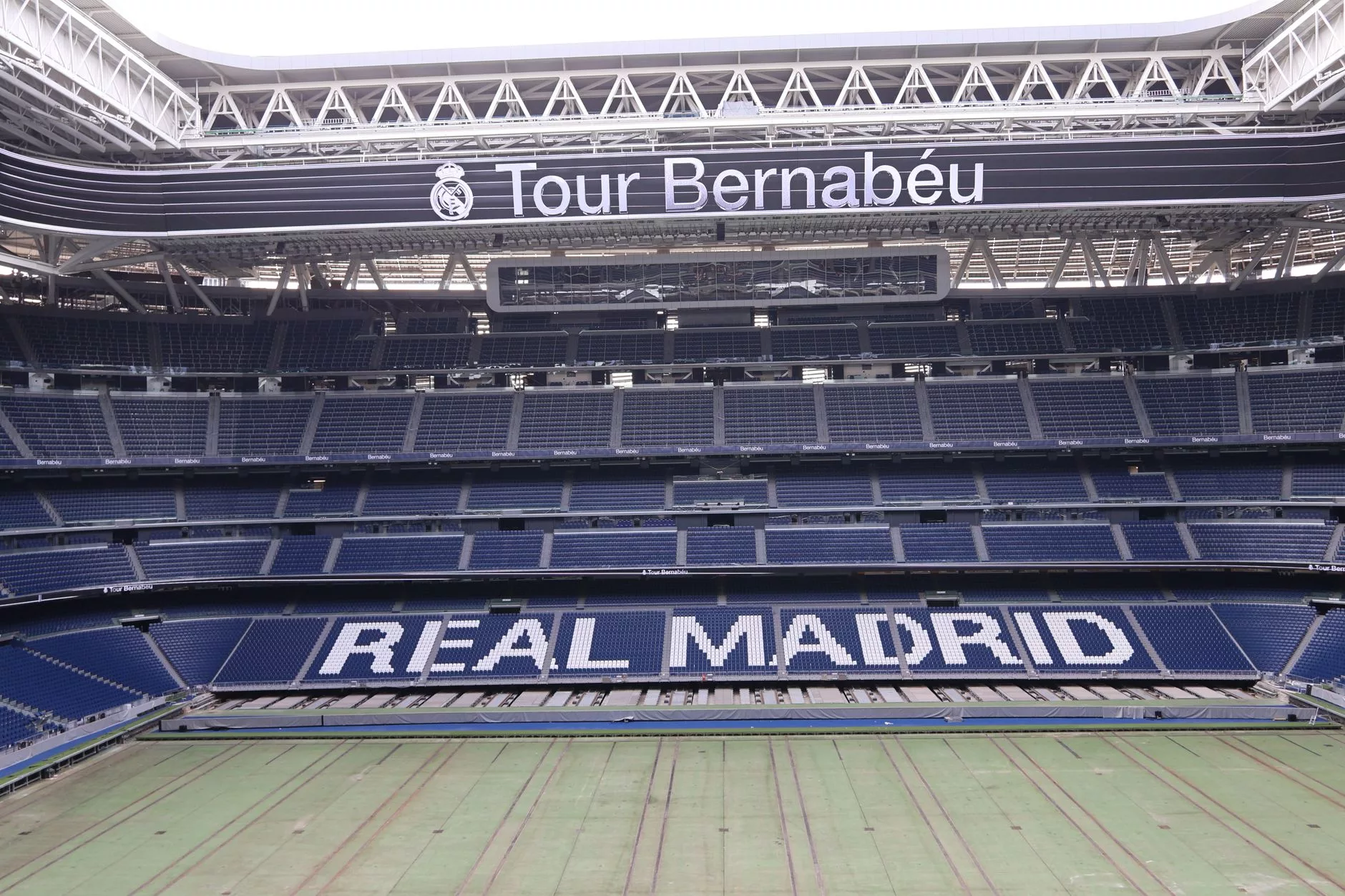 Madrid Santiago Bernabéu Stadyumu çim saha