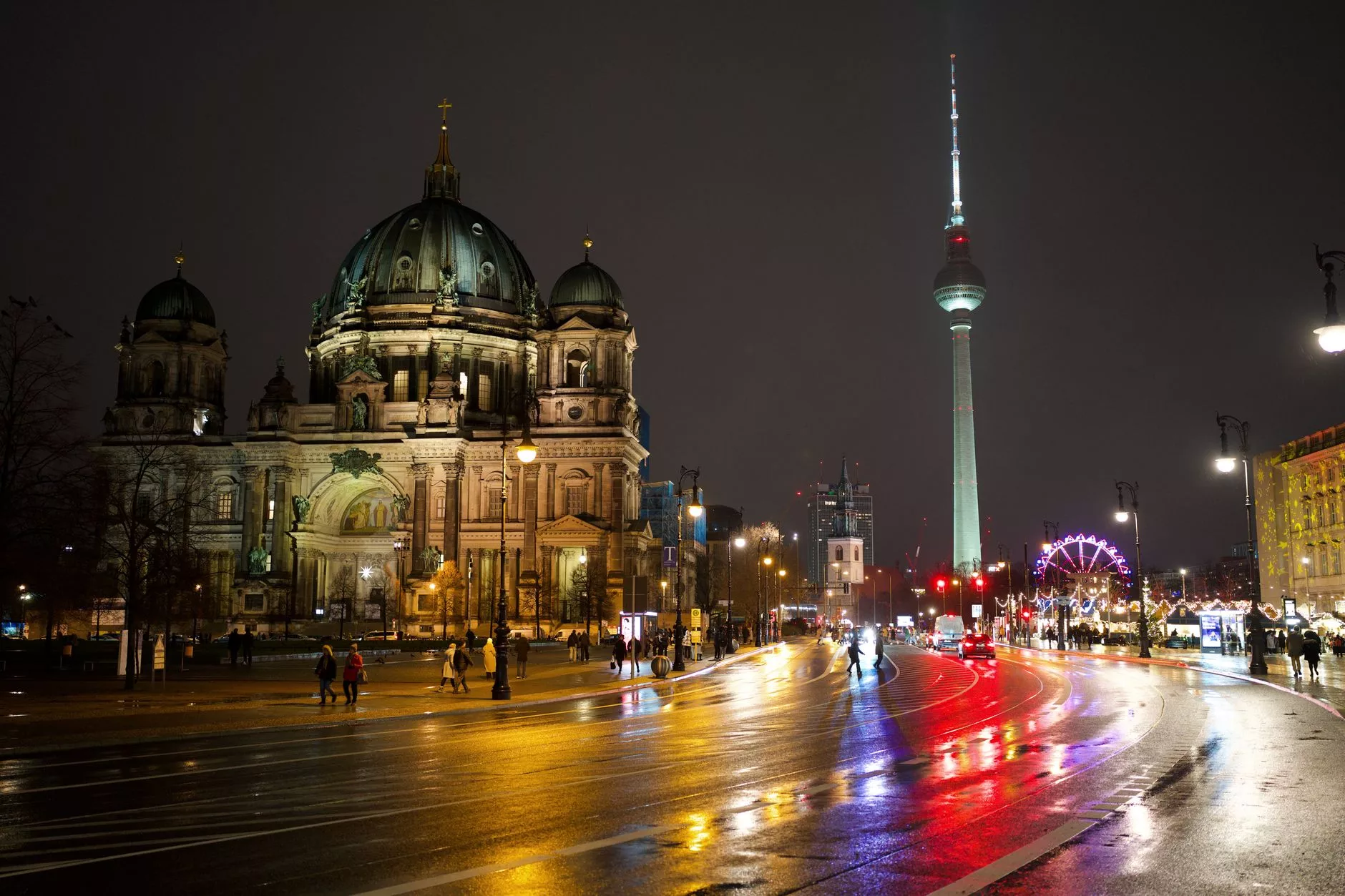 Berlin + Mitte bölgesi ve tarihi mimari