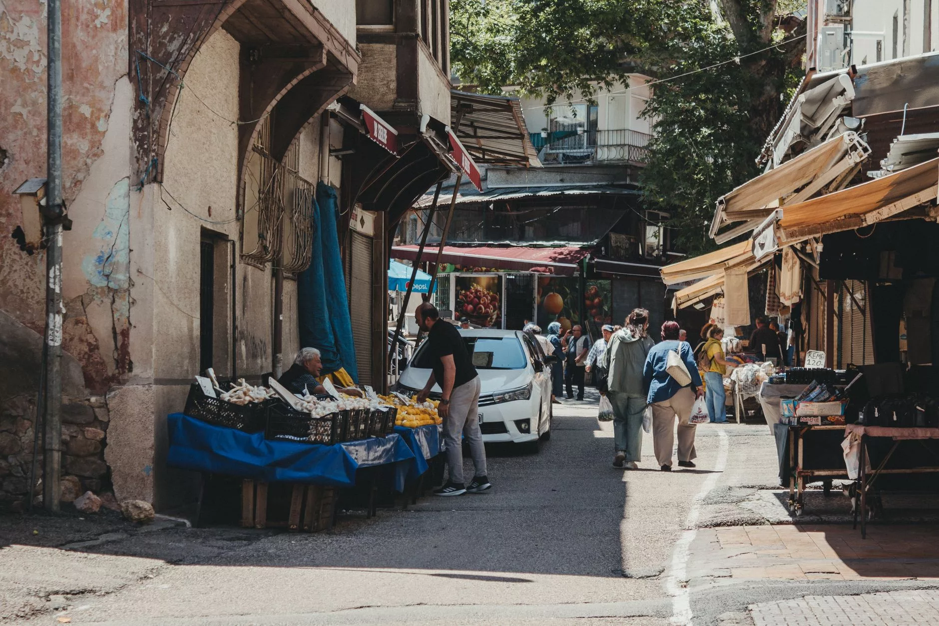 Antalya yerel pazarı ve taze ürünler
