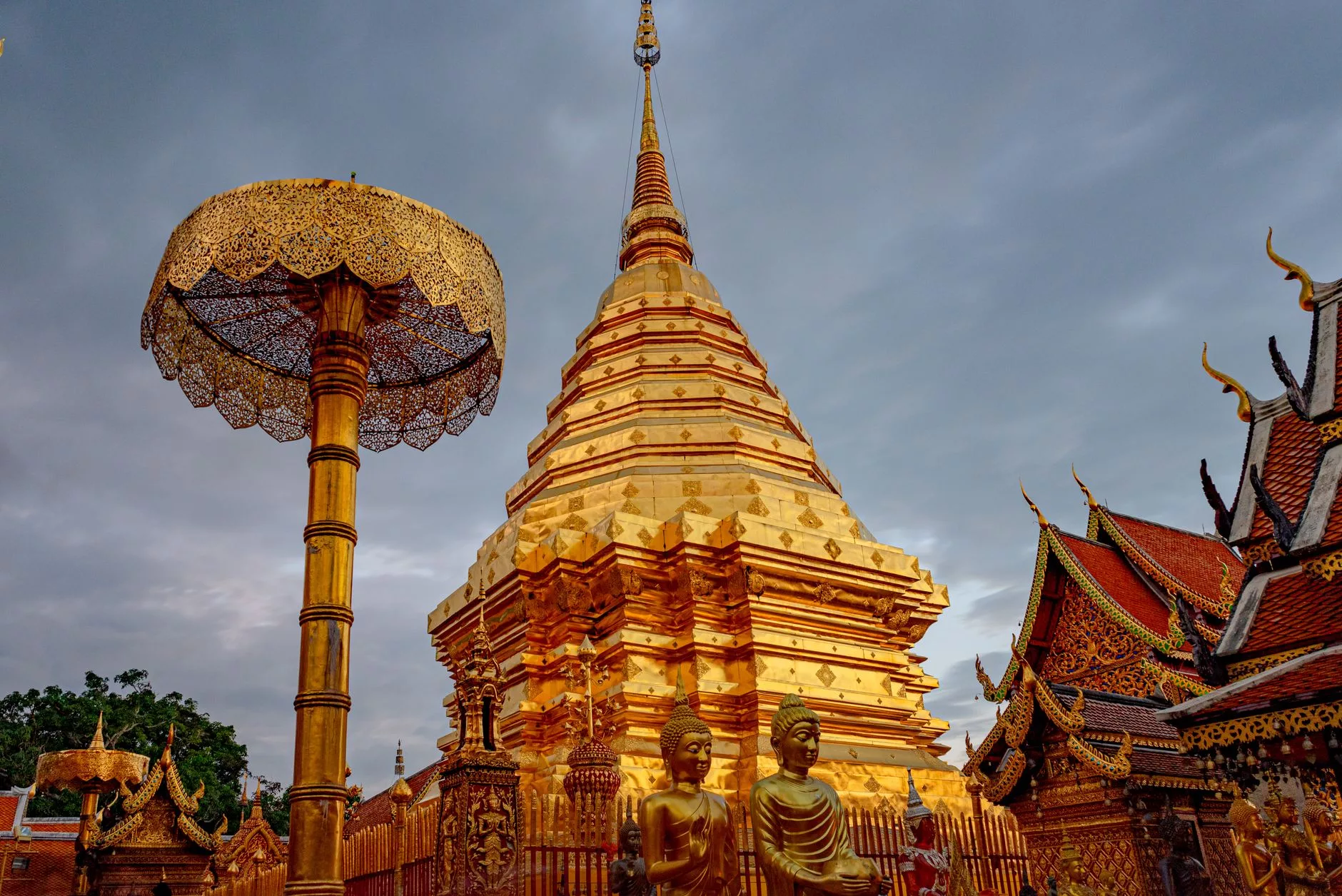 Wat Phra That Doi Suthep altın pagodası