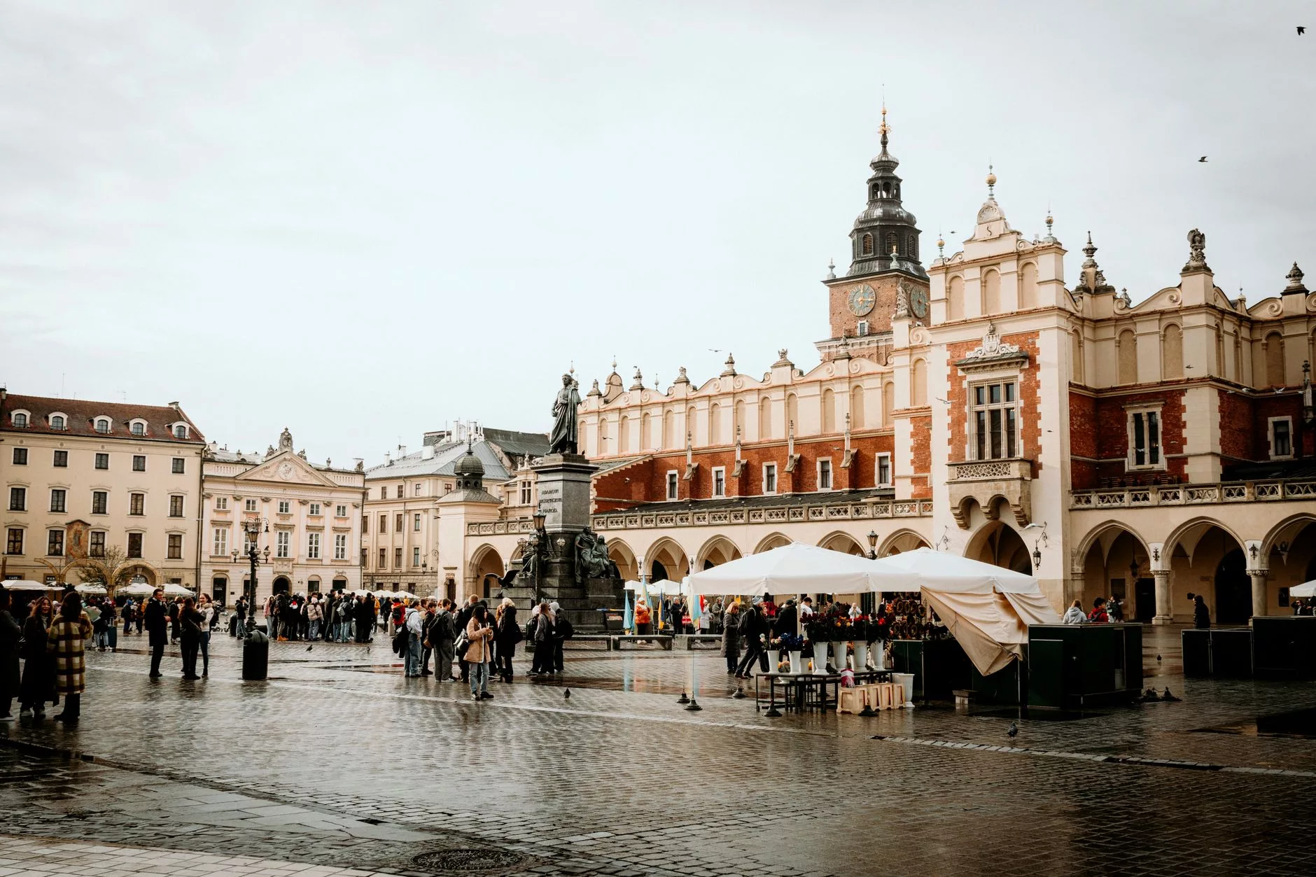 Krakow + Sukiennice tarihi kumaş pazarı içi