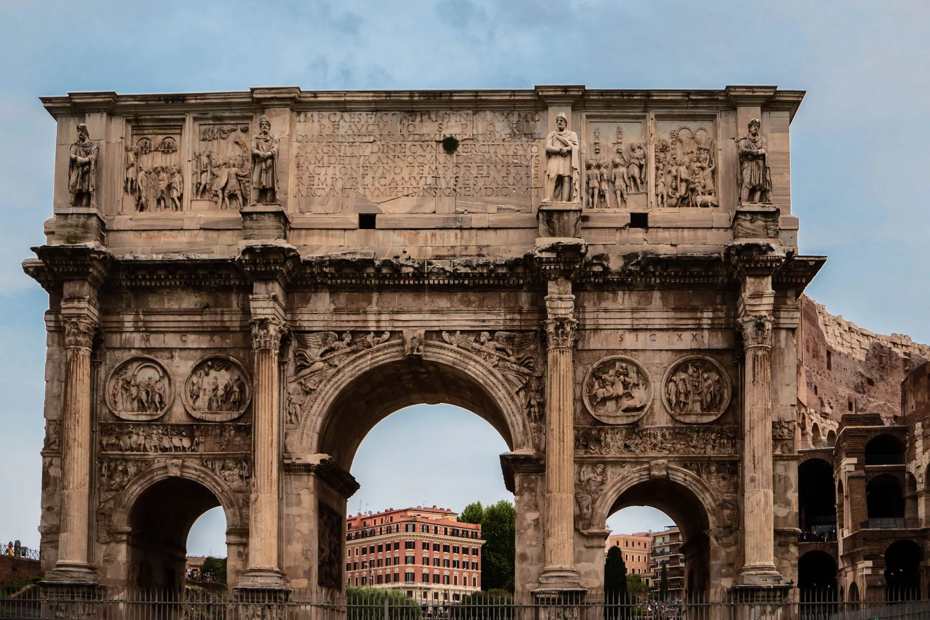 Roma + Colosseum dis cephesi gunduz