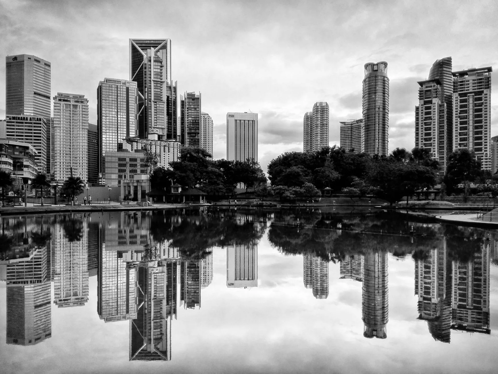 Kuala Lumpur KLCC Parkı ve Kuleler