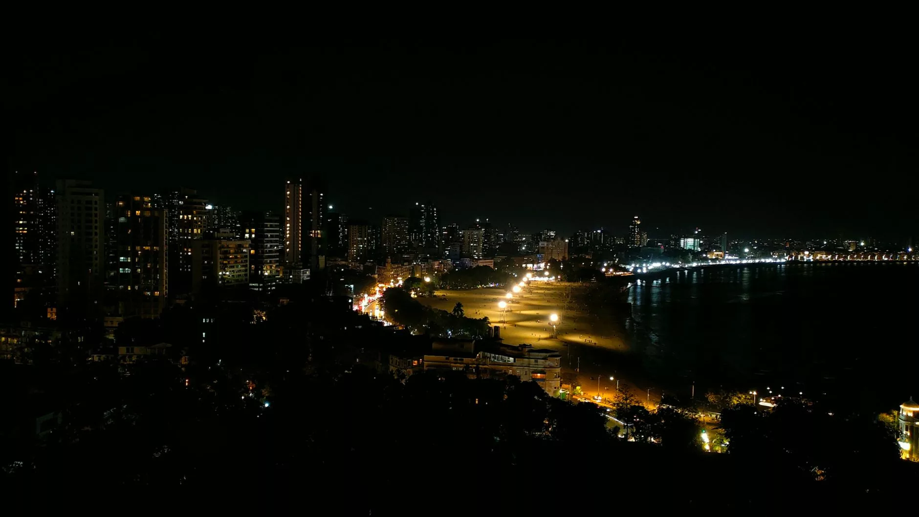 Mumbai Marine Drive sahil yolu