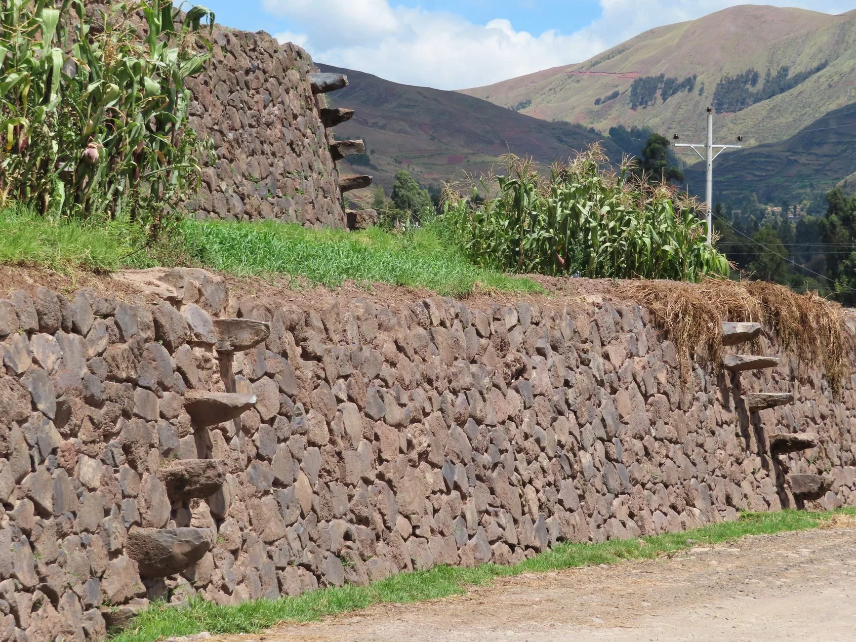 Cusco Tambomachay su kanalları ve duvarlar