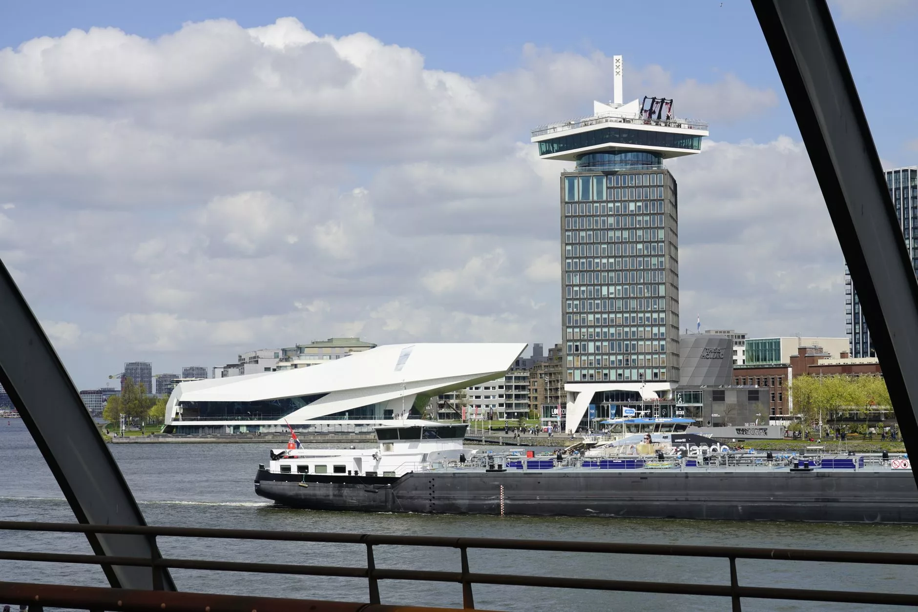 Amsterdam EYE Film Muzesi modern mimarisi