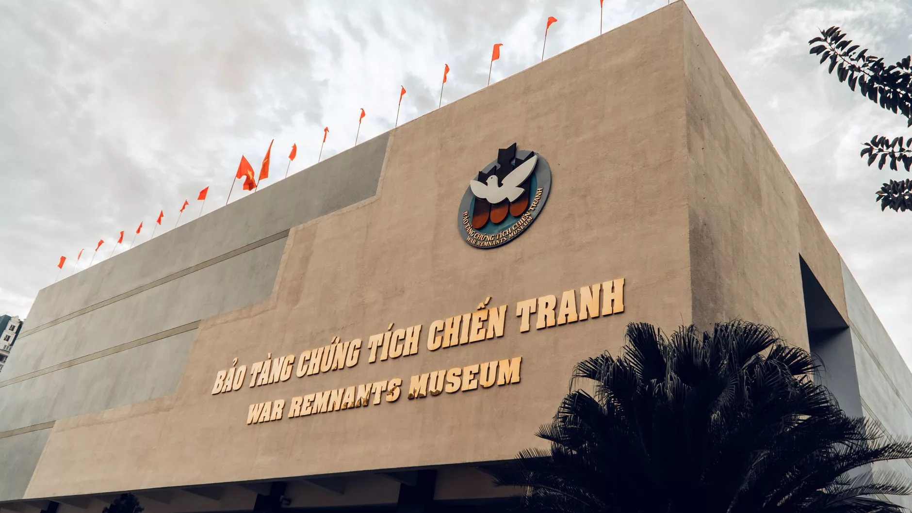 Ho Chi Minh City Savaş Kalıntıları Müzesi avlusu