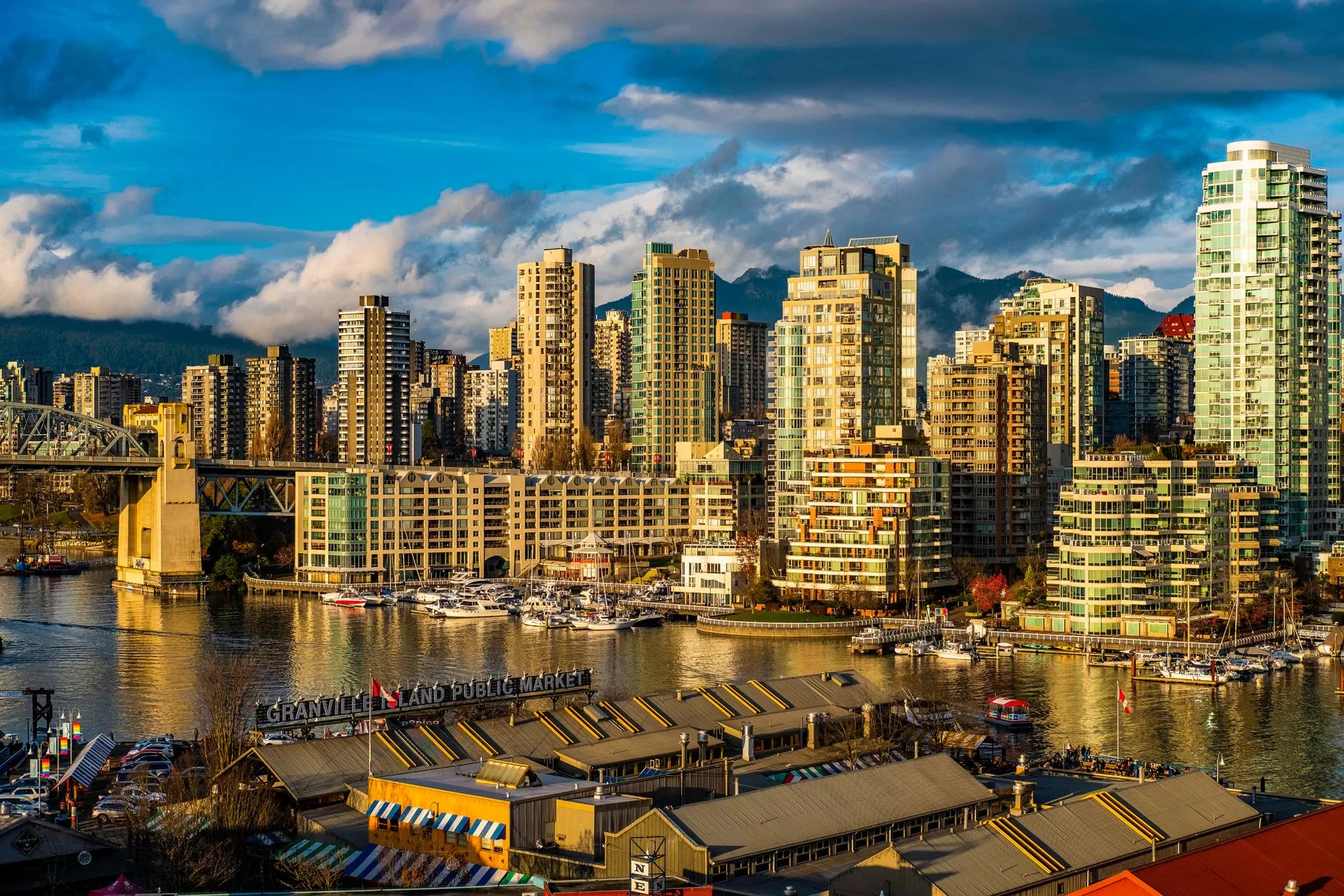 Granville Island Public Market tezgahları