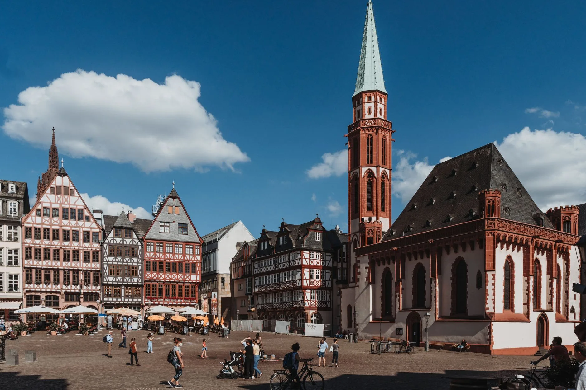 Frankfurt Römerberg Meydanı tarihi evleri
