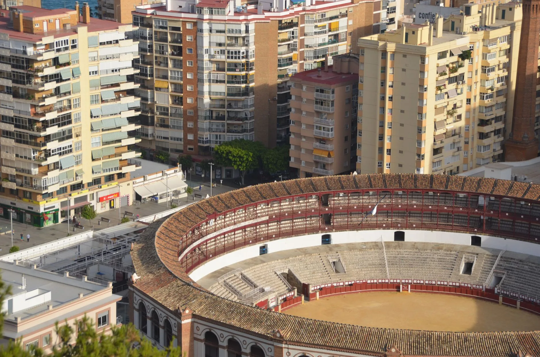 Malaga + Plaza de la Constitución sabah ışıkları