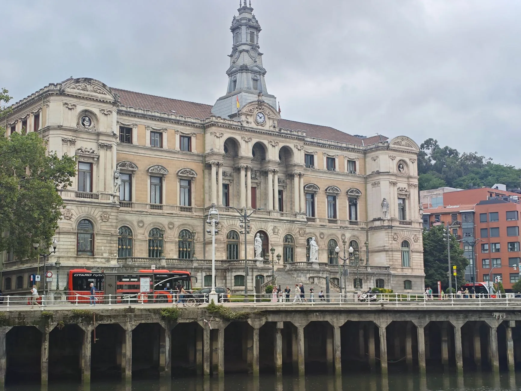 Bilbao Yohn Sarayı ve Casco Viejo Meydanı