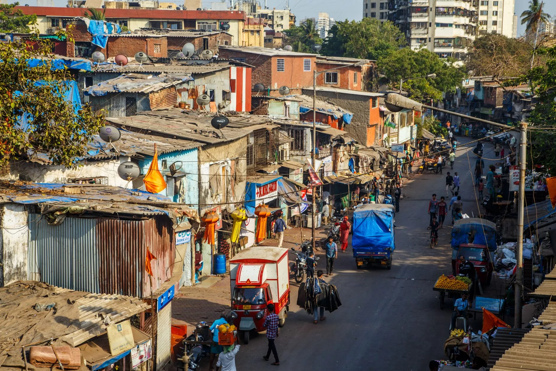 Mumbai Dharavi sokakları ve yerel atölyeler