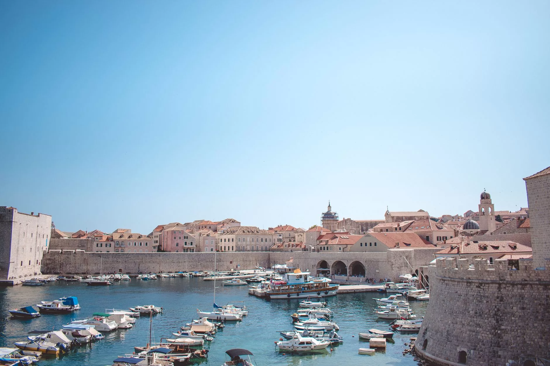 Dubrovnik Havalimanı dış hatlar gelen yolcu terminali önü