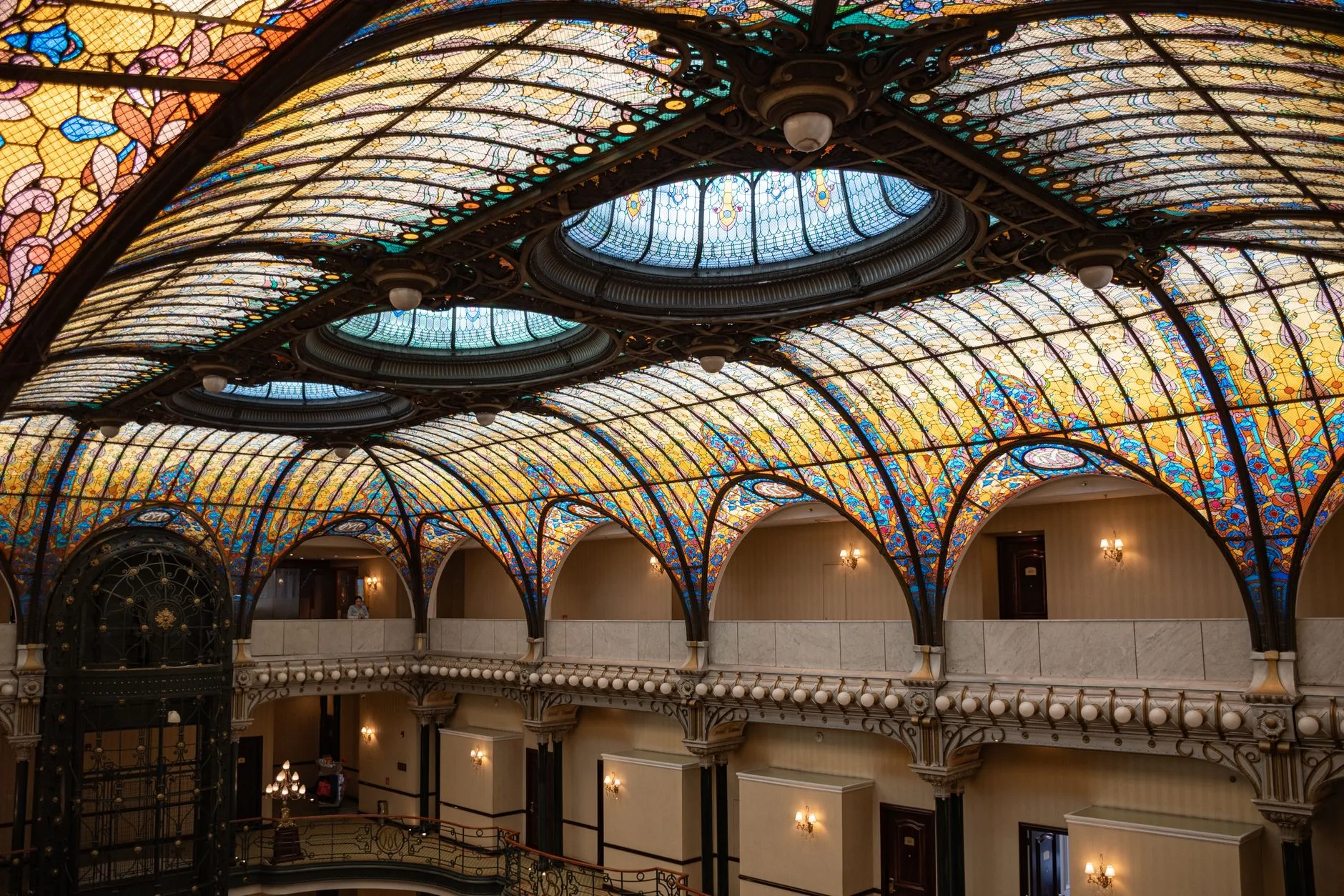 Prag Mucha Müzesi iç mekan ve Art Nouveau tabloları