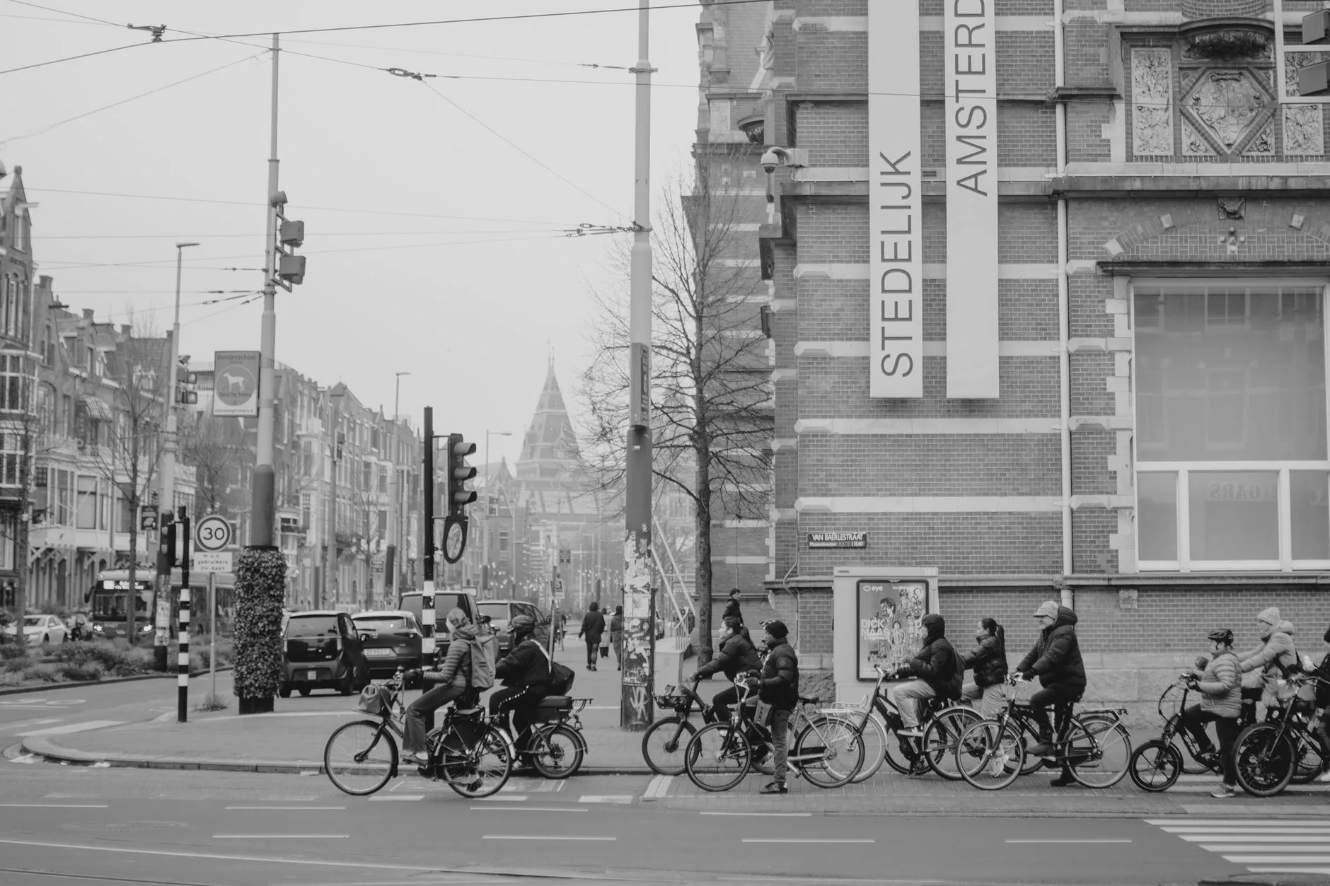 Amsterdam Stedelijk Müzesi ön cephesi