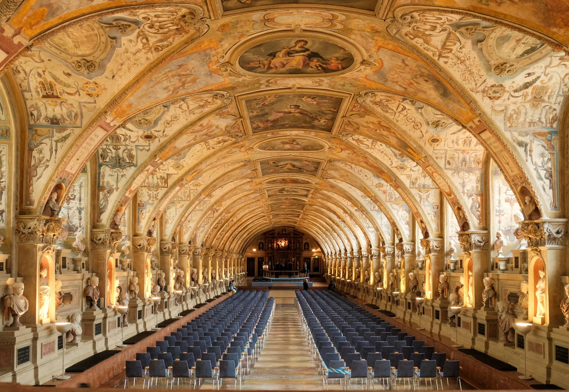 Münih Residenz Müzesi taht odası