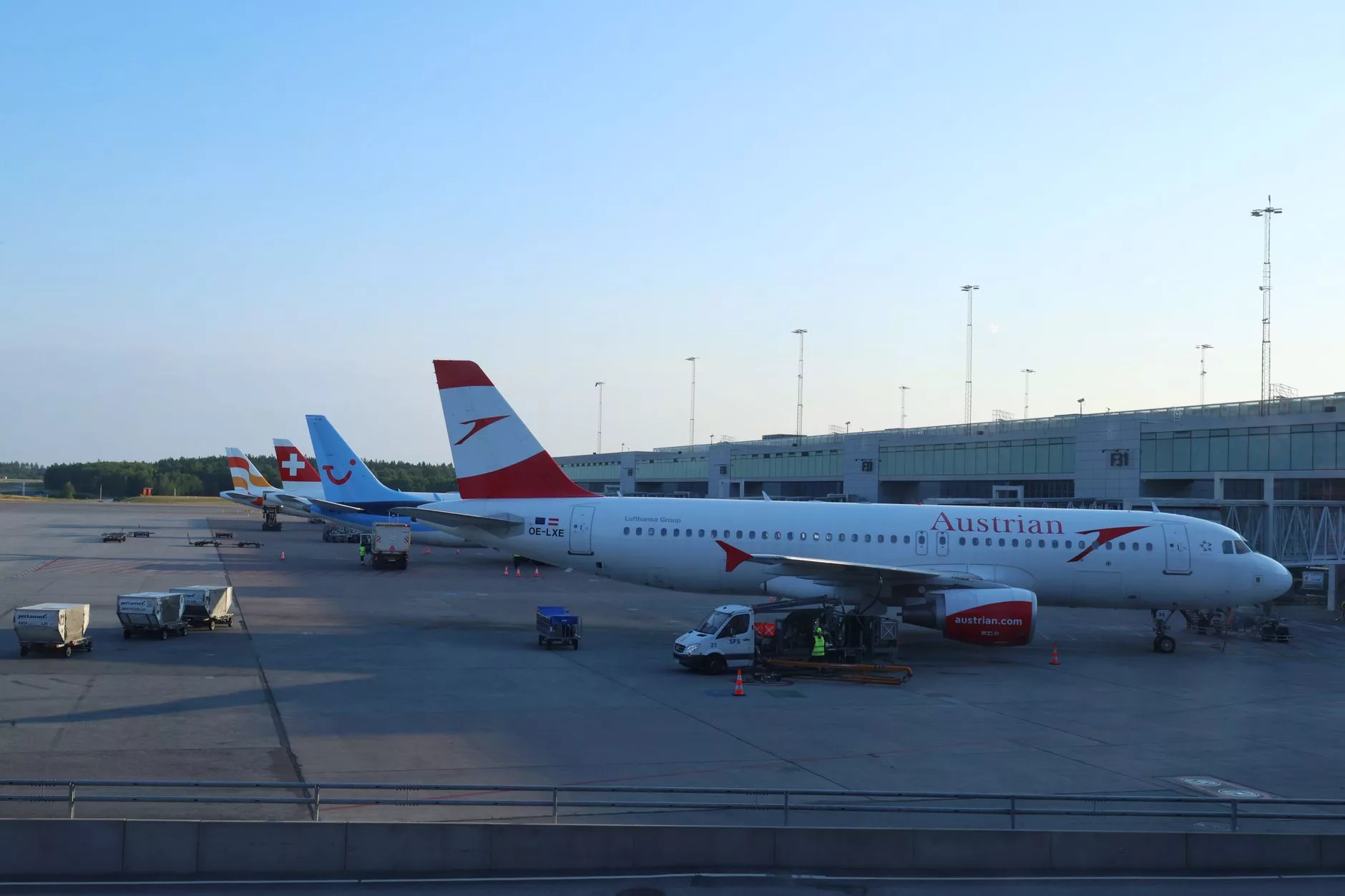 Oslo Gardermoen Havalimanı terminal binası dış görünümü