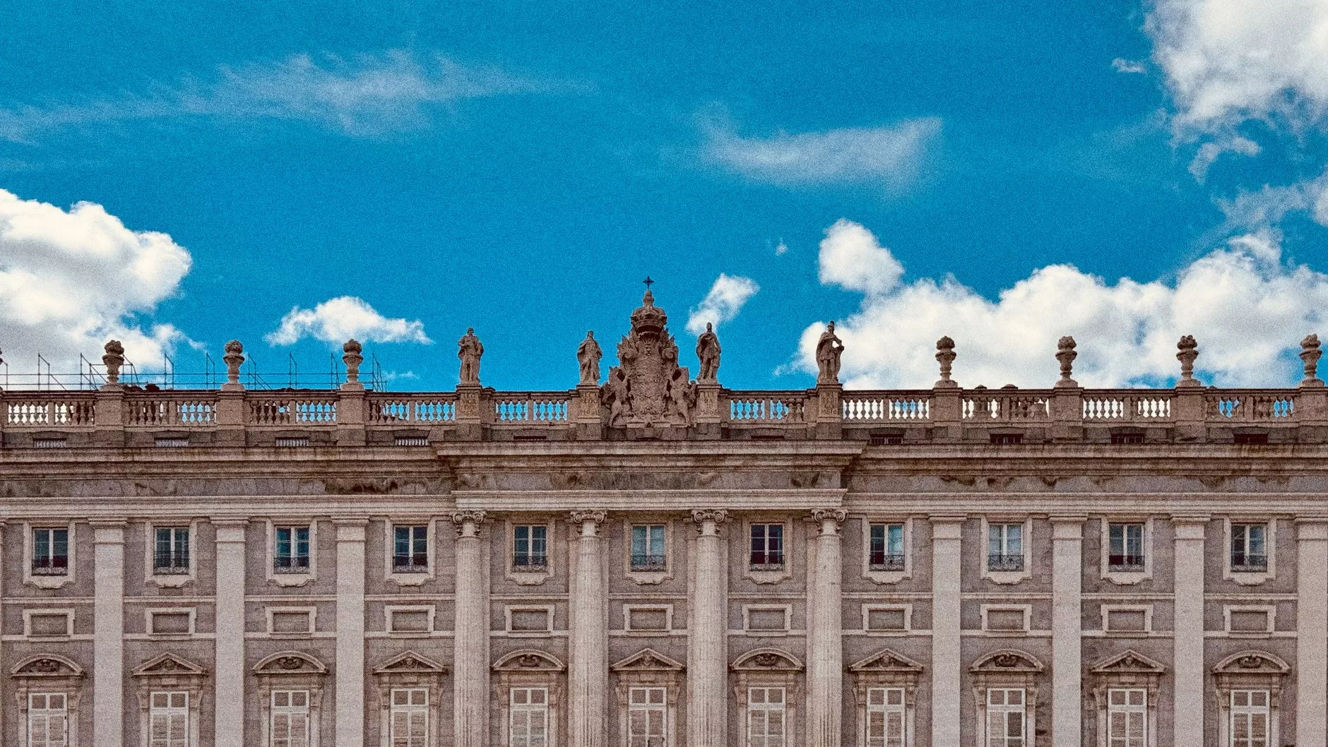 Madrid Palacio Real Kraliyet Sarayi dis cephe gorunumu