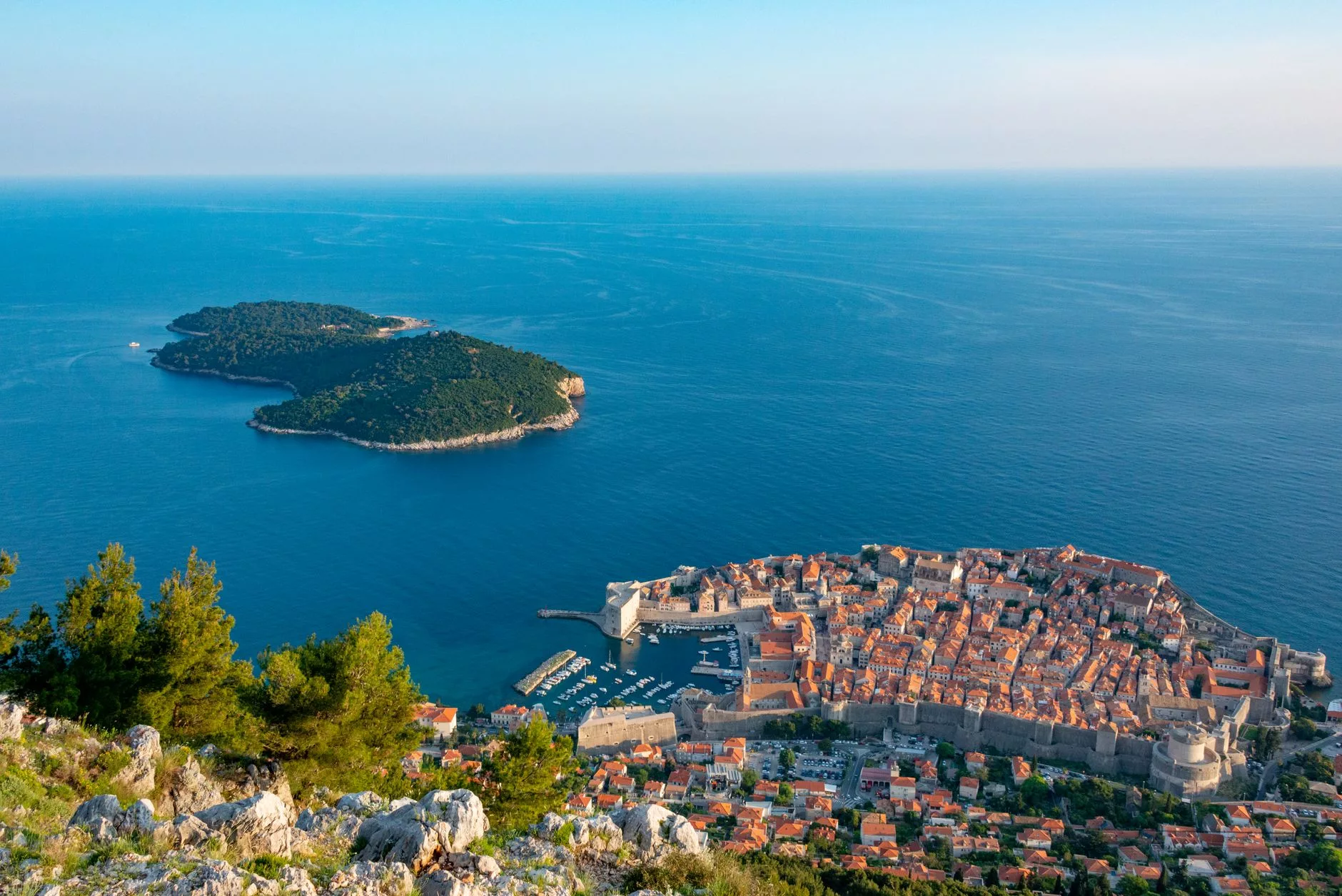 Dubrovnik - Surlardan eski limana ve Adriyatik denizine bakan geniş bir panorama