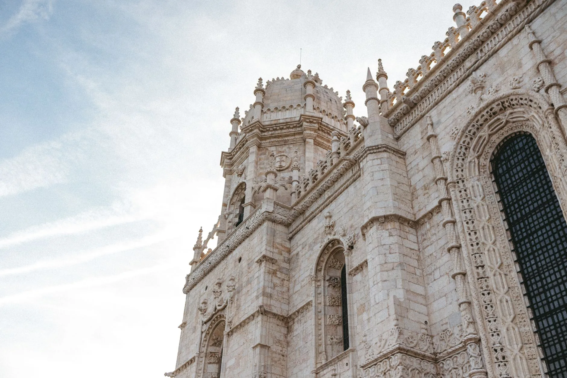 Lizbon + Belém Kulesi ve Jerónimos Manastırı önünde sabah ışıkları