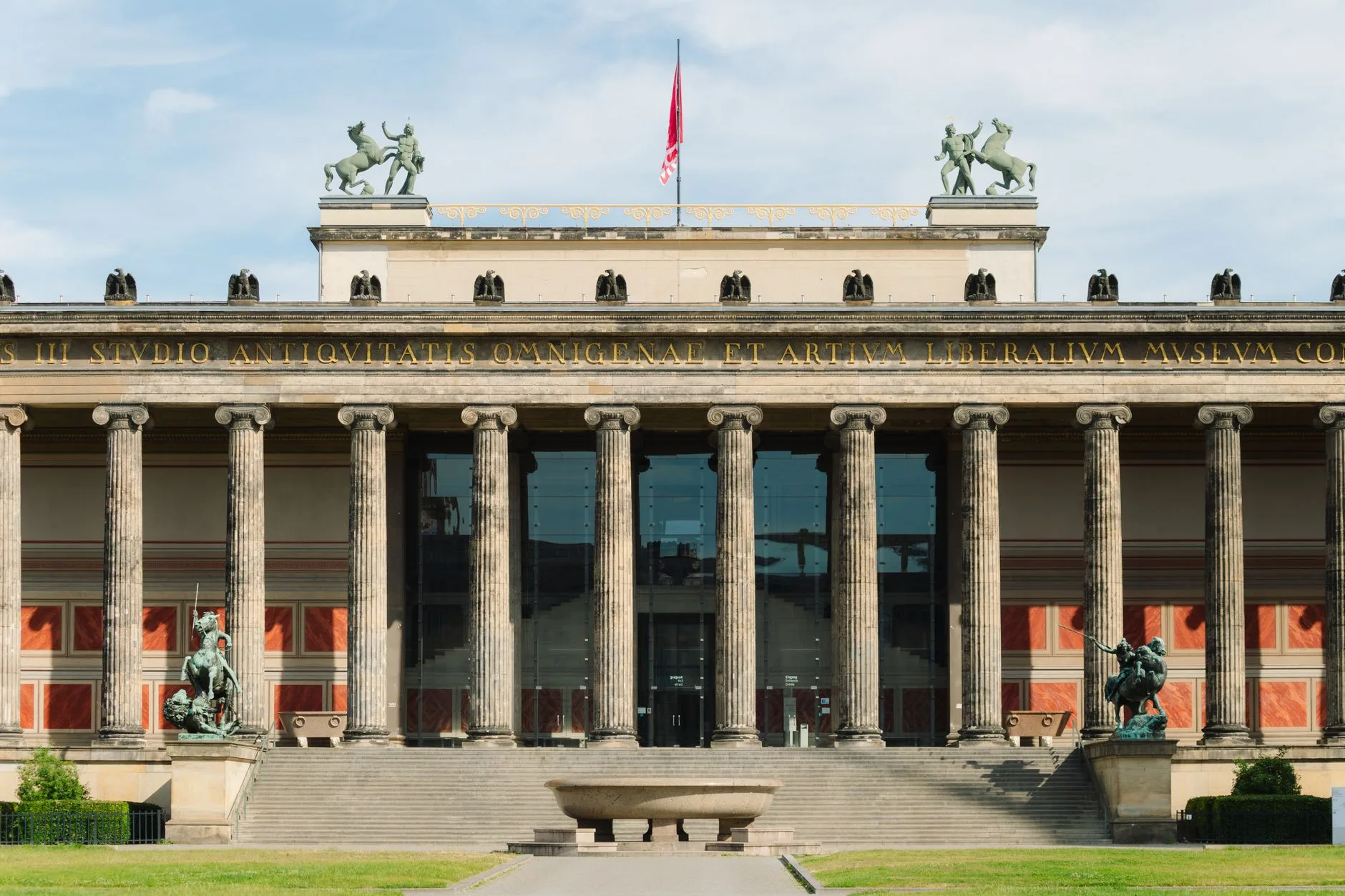 Münih Alte Pinakothek binası dış görünüşü
