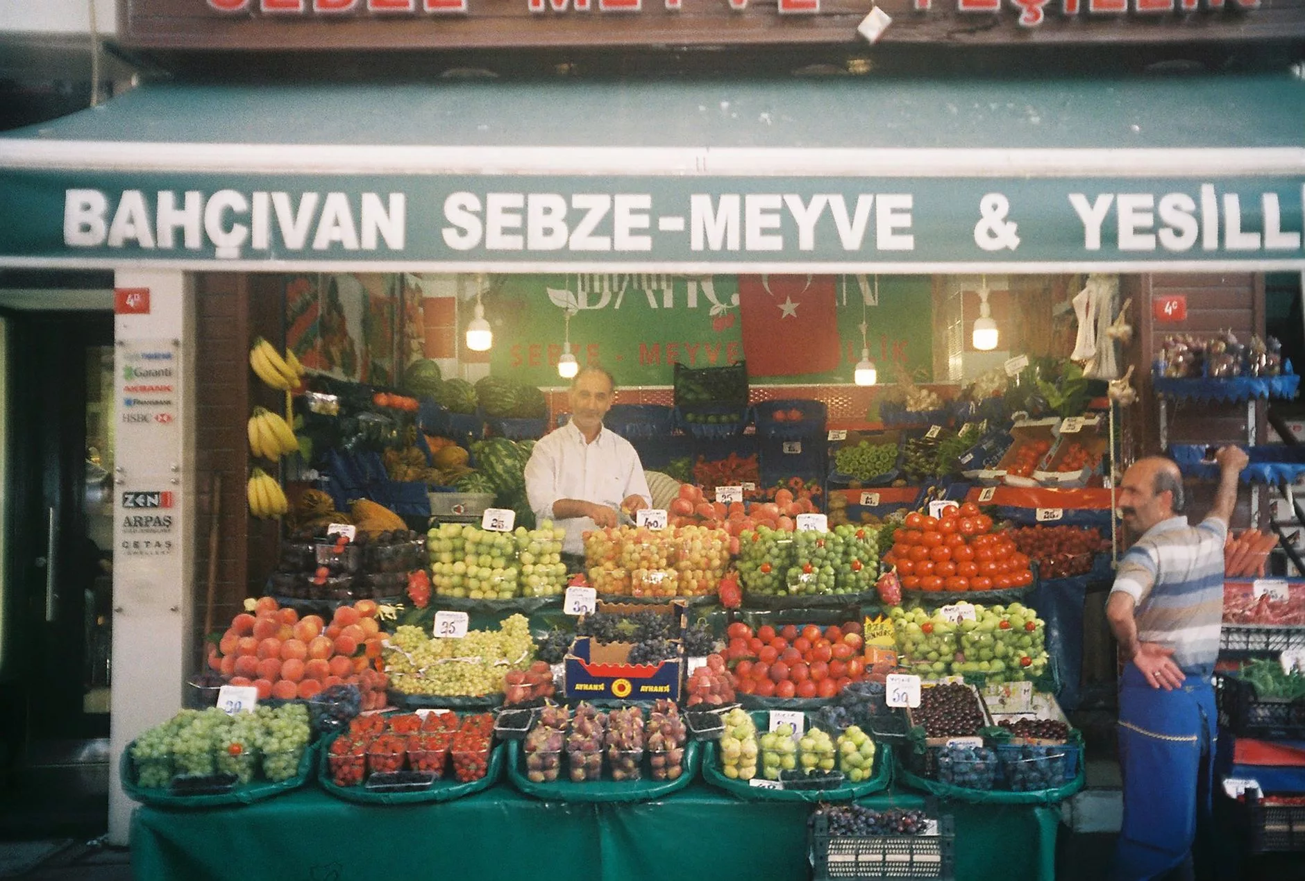 Helsinki Kauppatori market meyve sebze tezgahı