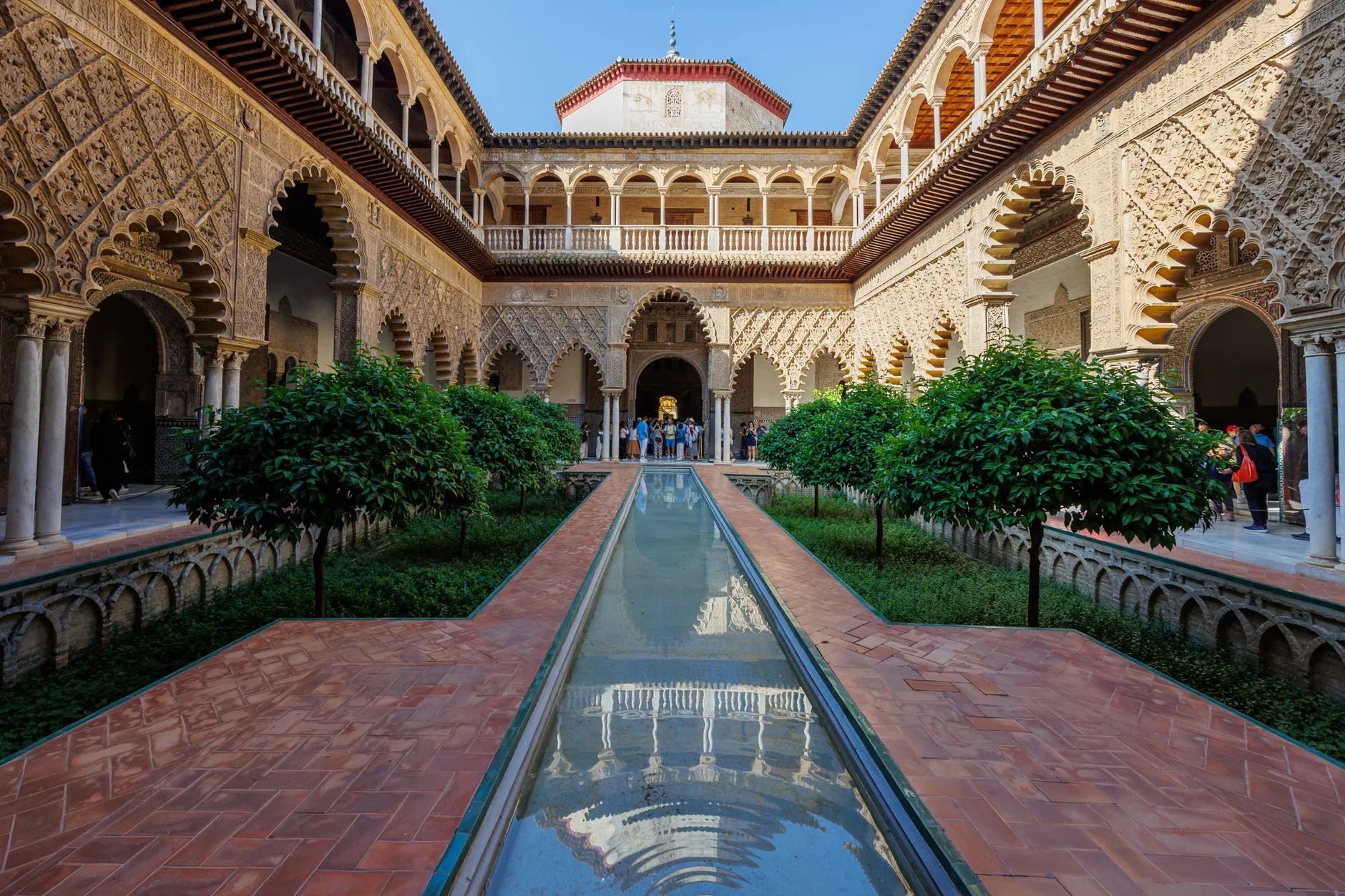 Sevilla Real Alcazar avlusu