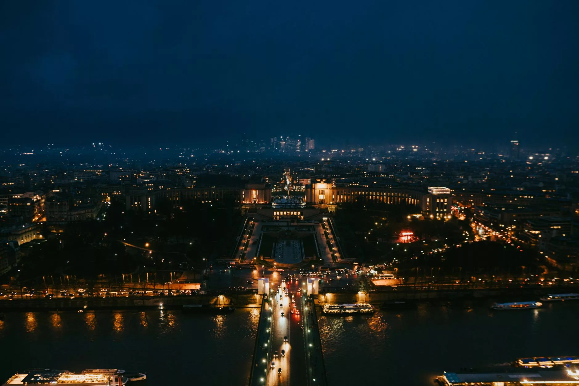 Paris Eyfel Kulesi sabah sisi ve Trocadero Meydanı