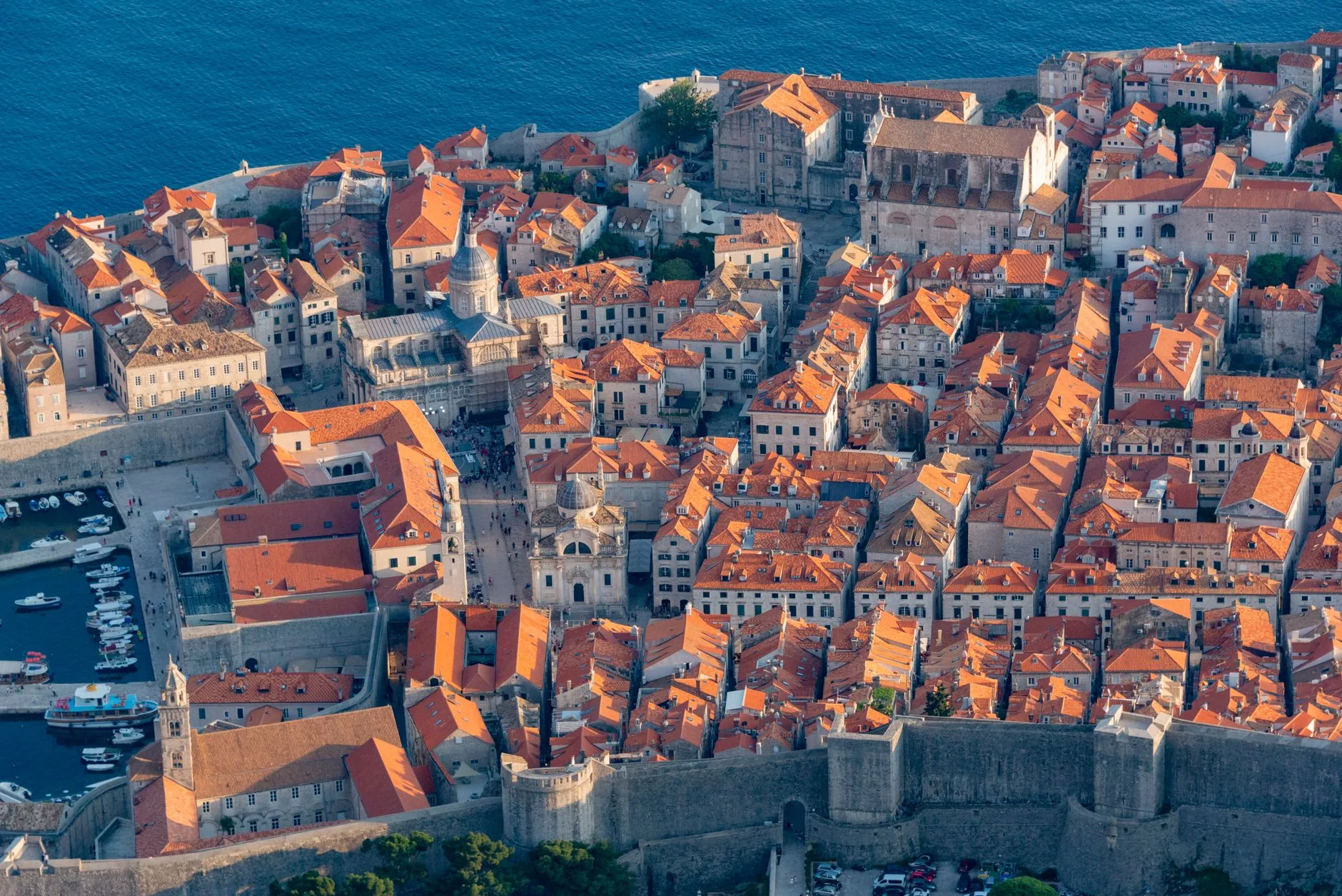 Dubrovnik surları üzerinden Adriyatik denizi manzarası