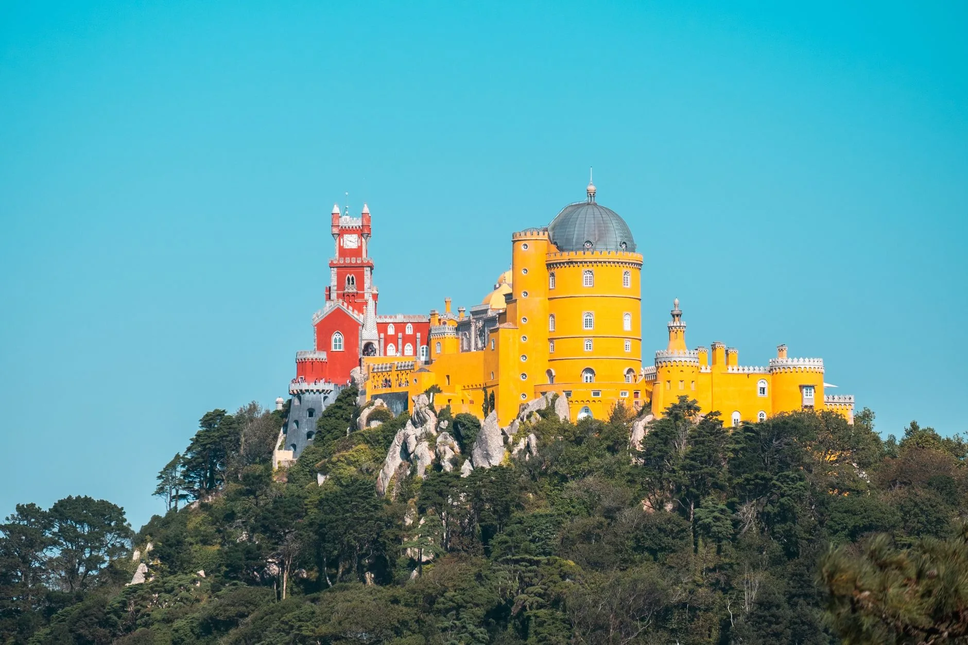 Lizbon + Sintra’da Pena Sarayı manzarası