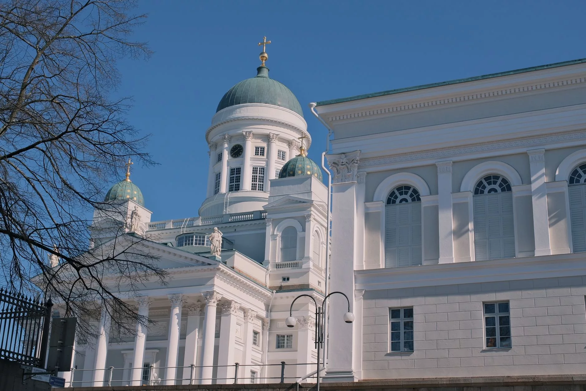 Helsinki Senato Meydanı ve Helsinki Katedrali