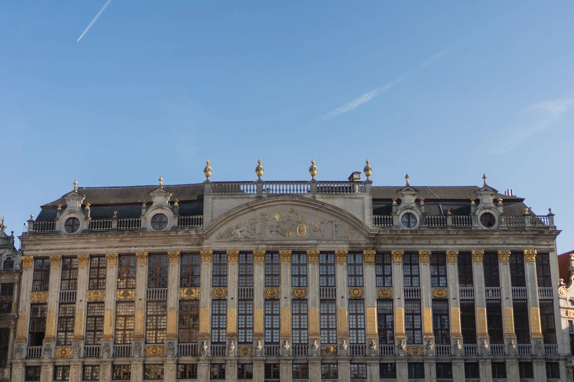 Grand Place meydanında bulunan Maison Dandoy waffle tezgahı