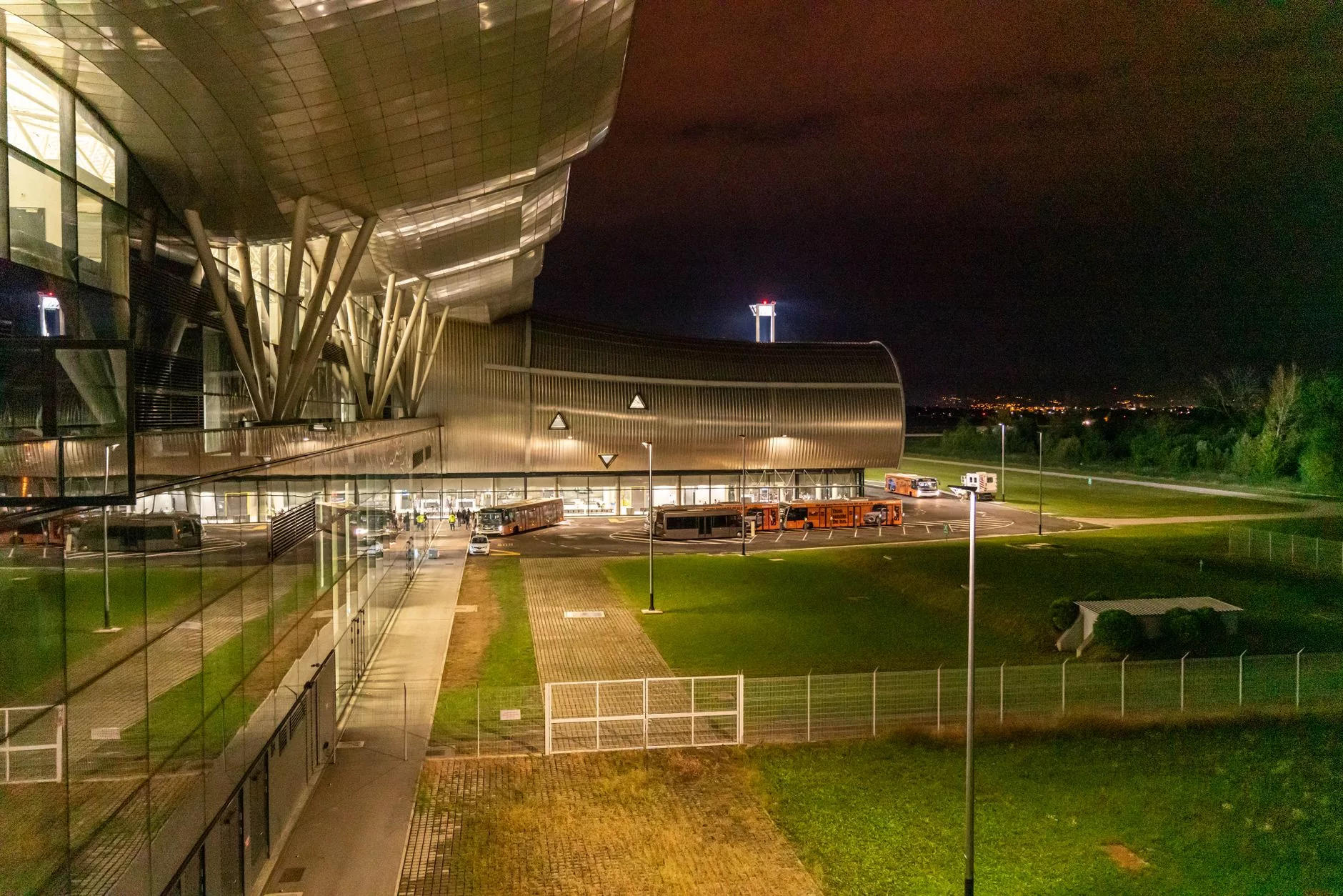 Zagreb Katedrali önündeki hareketli meydan