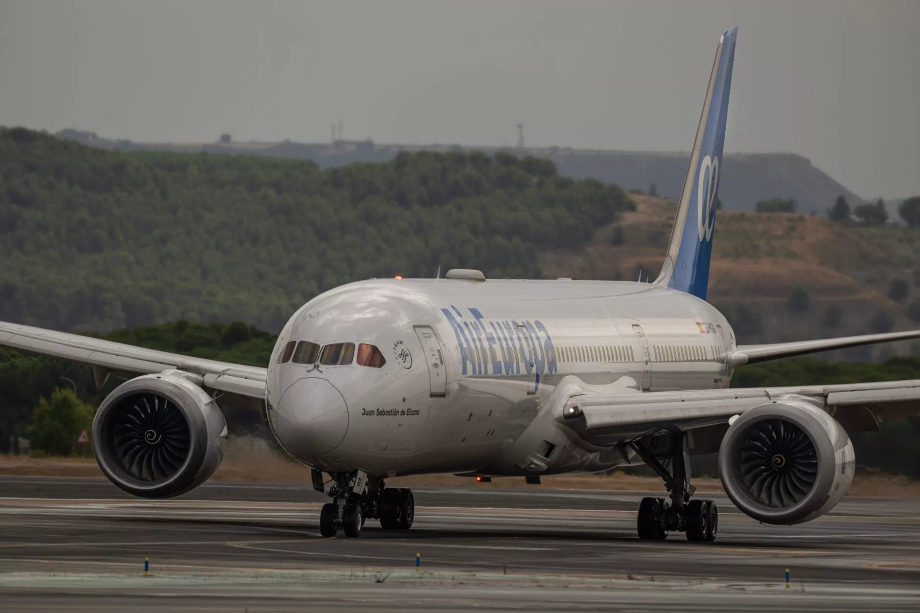 Madrid Barajas Havalimanı iniş anında gökyüzünden panoramik şehir manzarası