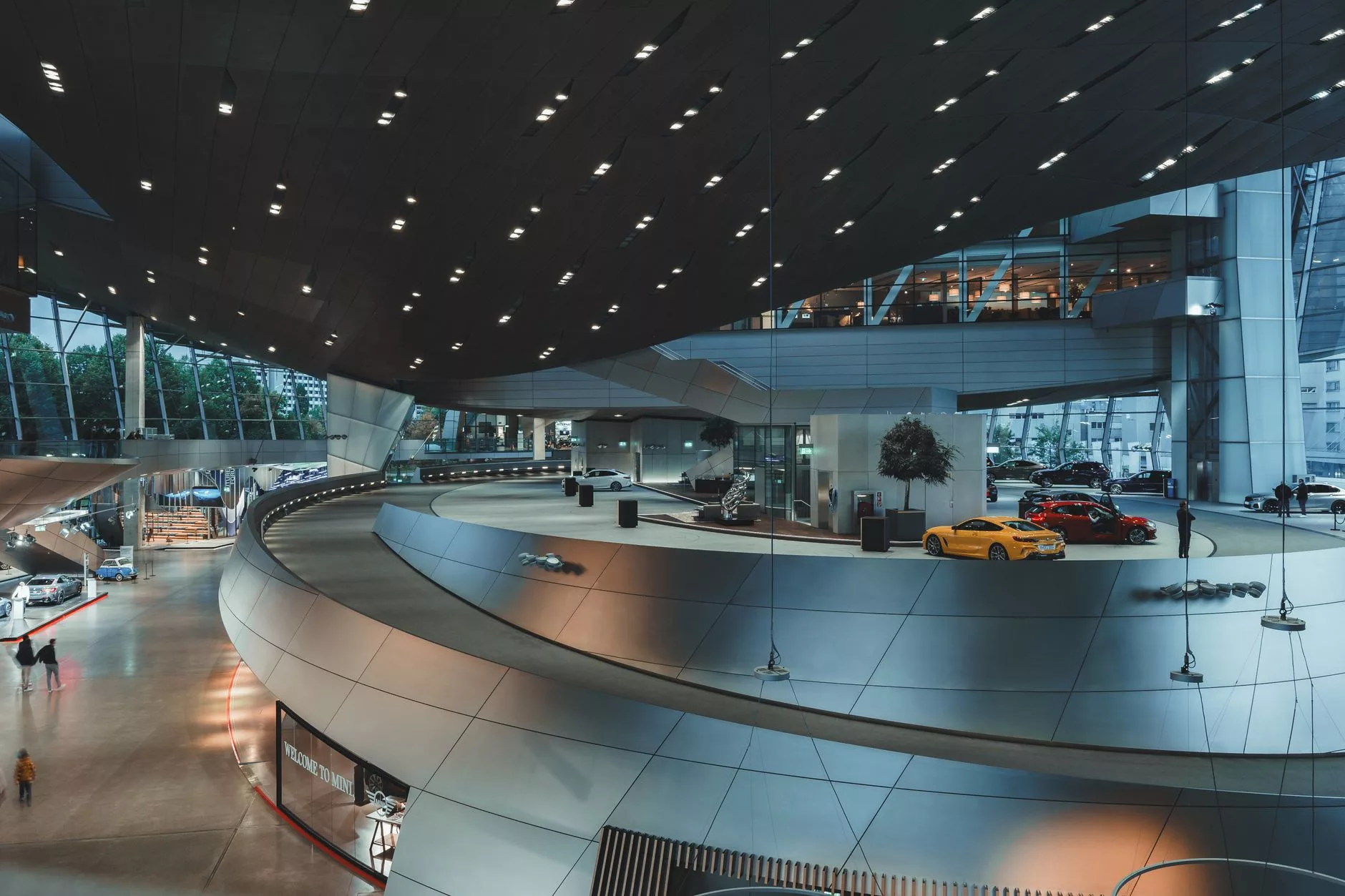 Münih BMW Welt mimarisi