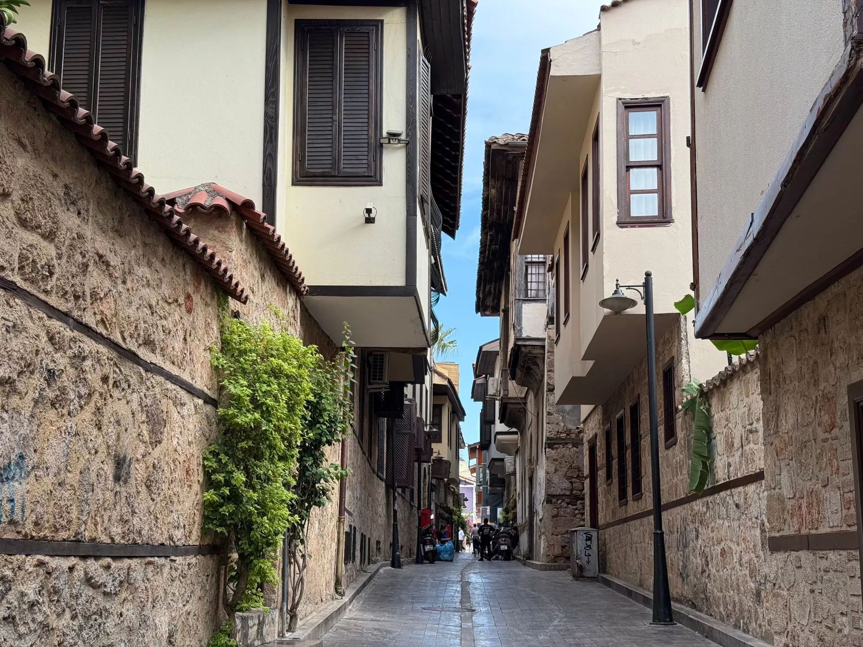 Antalya Kaleiçi dar sokakları ve tarihi konaklar