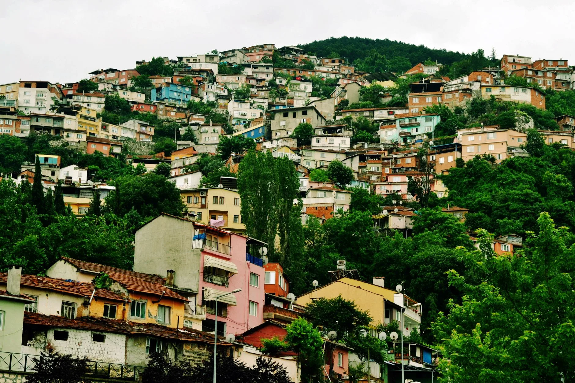 Kotor Körfezi ve surların üzerinden Eski Şehir manzarası