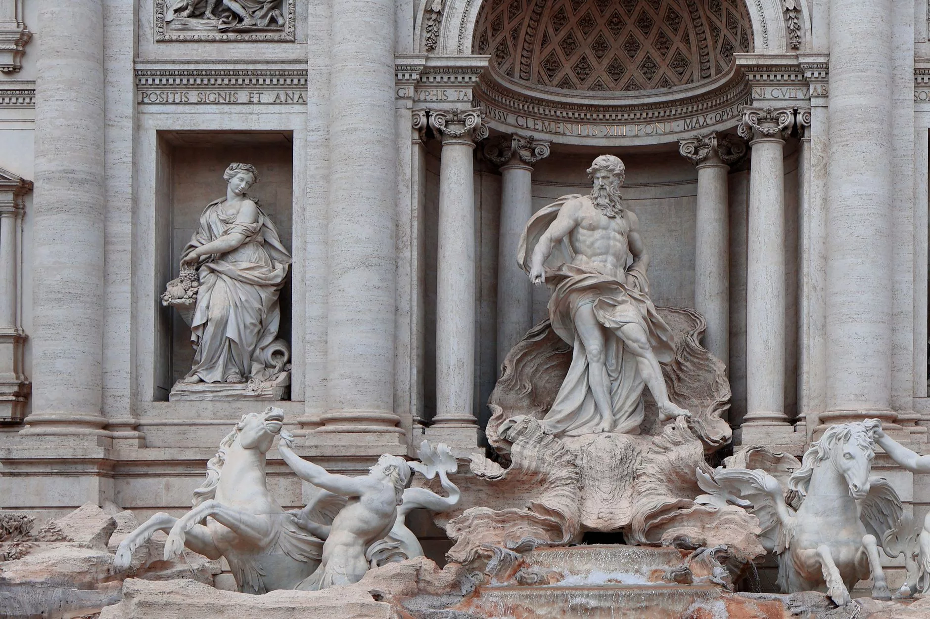 Roma Trevi Çeşmesi detaylı heykeller