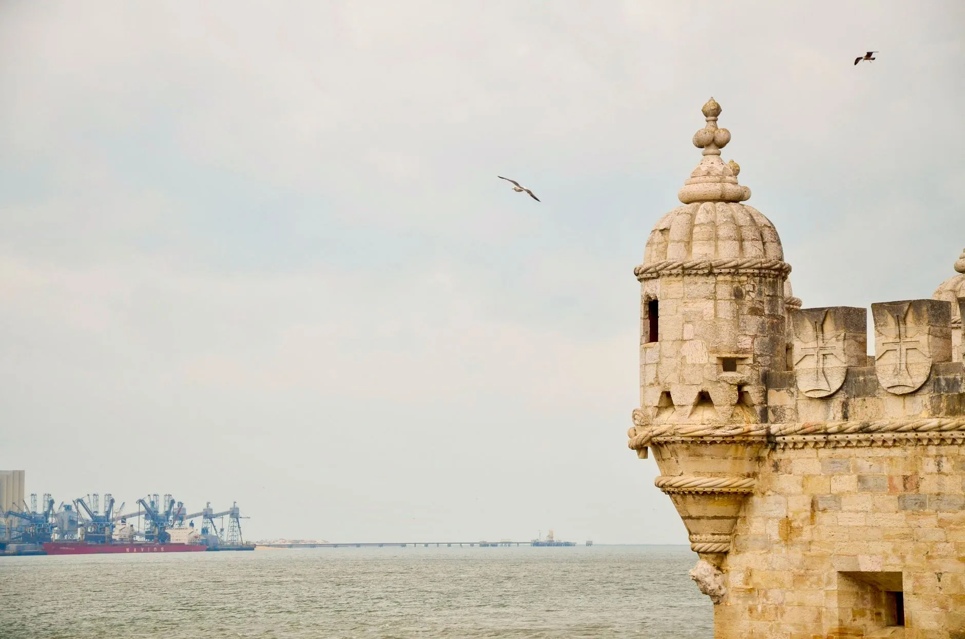 Lizbon + Torre de Belém manzarası