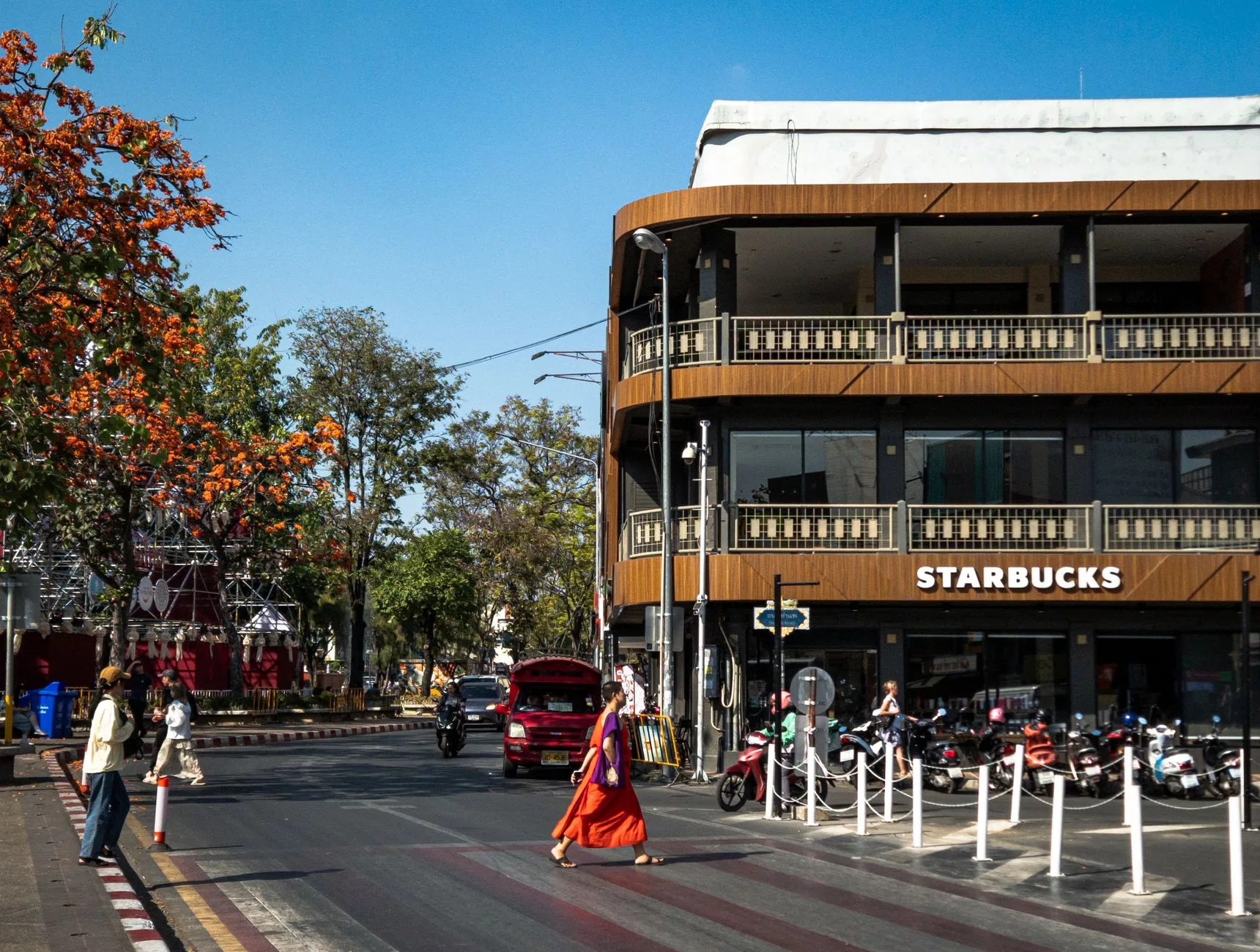 Nimmanhemin Caddesi modern kafe mimarisi