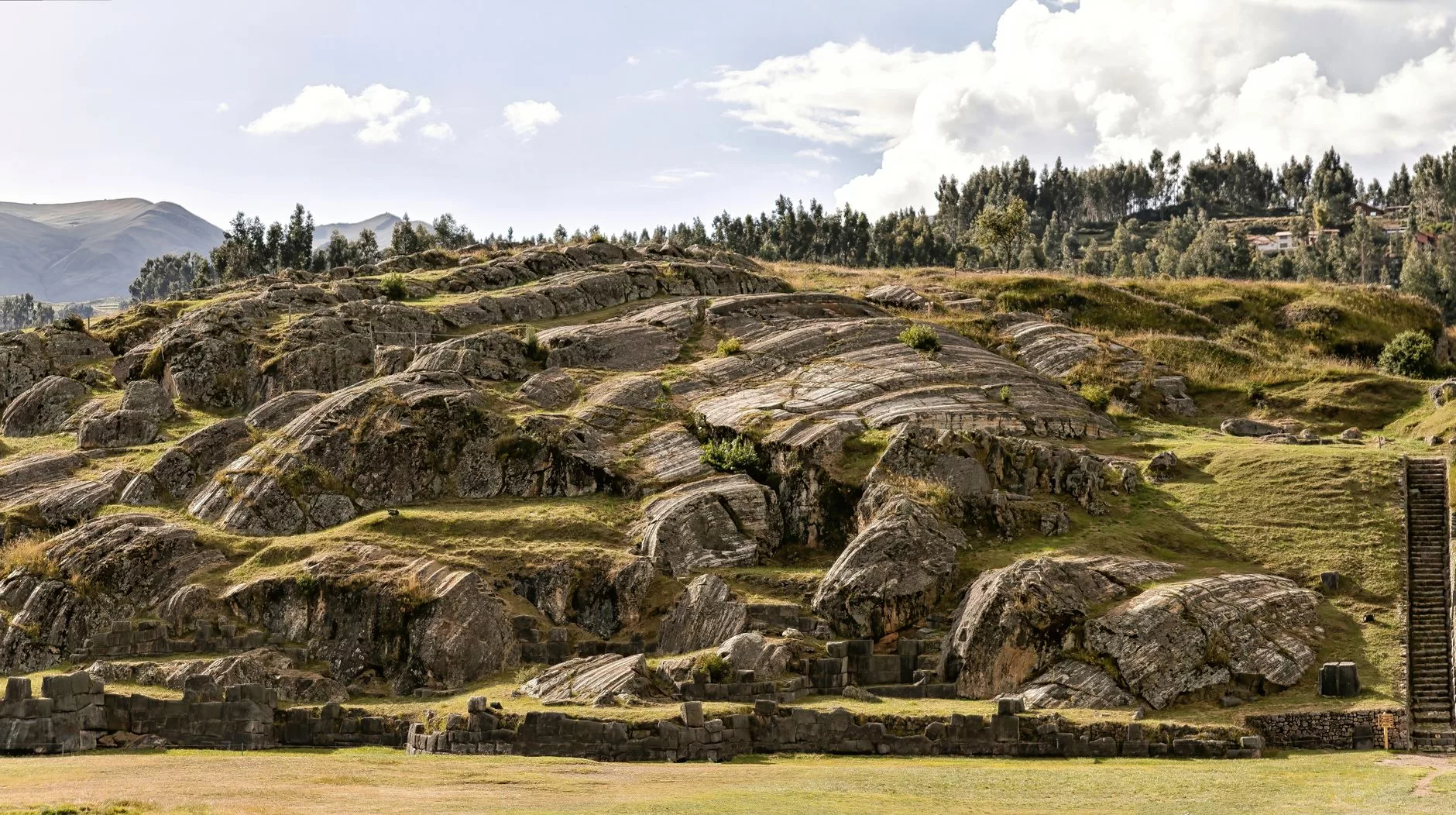 Cusco Qenqo ritüel alanı ve kayalıklar