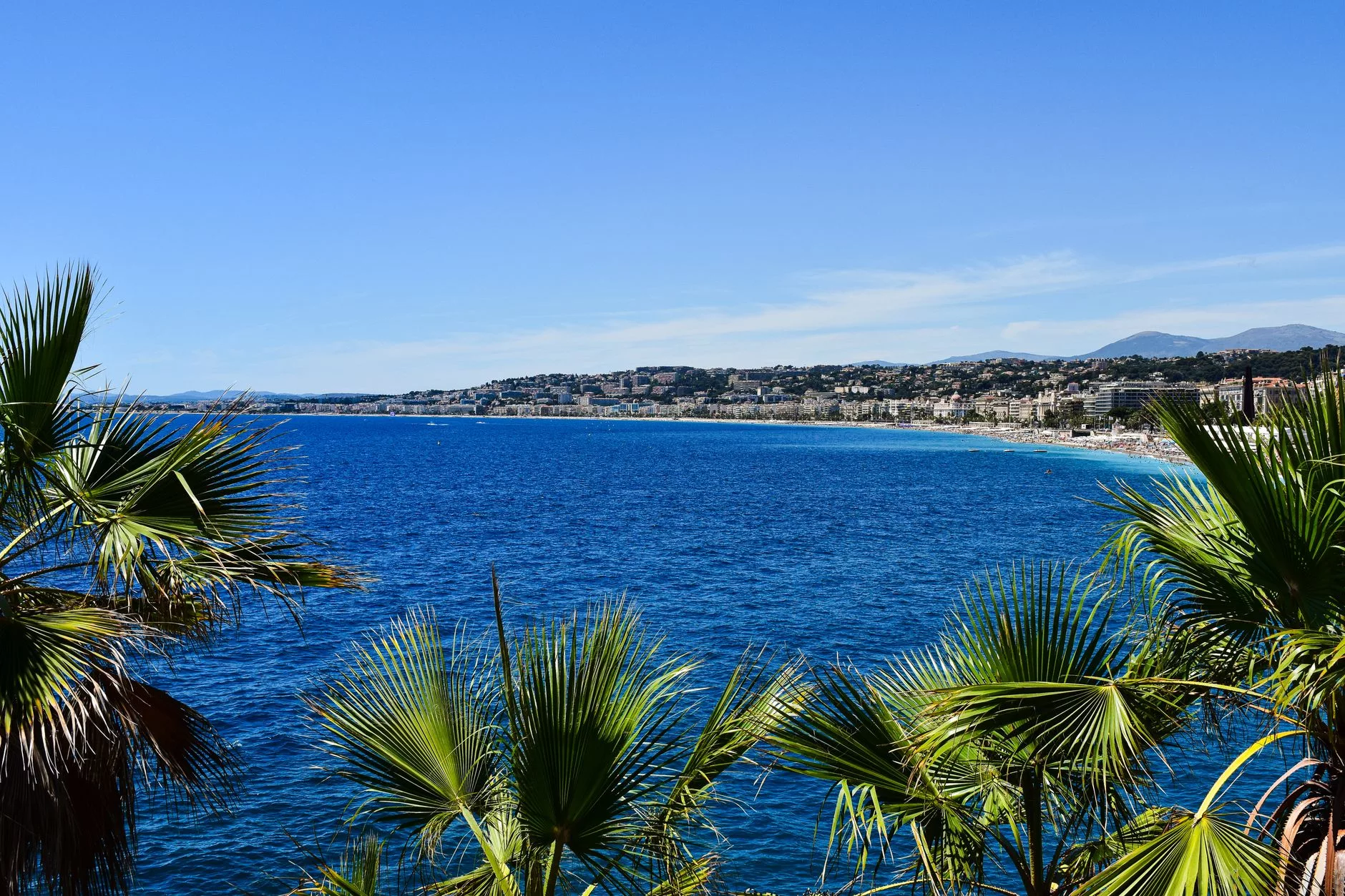 Nice Cote d Azur Havalimani dis cephe ve inis yapan ucaklar