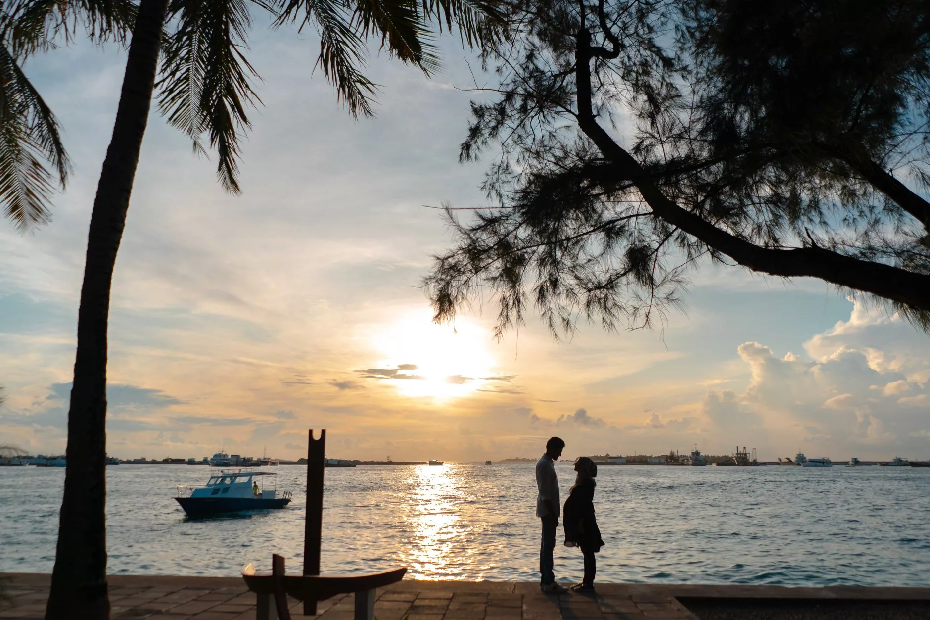 Hulhumale sahilinde akşam üzeri gün batımı