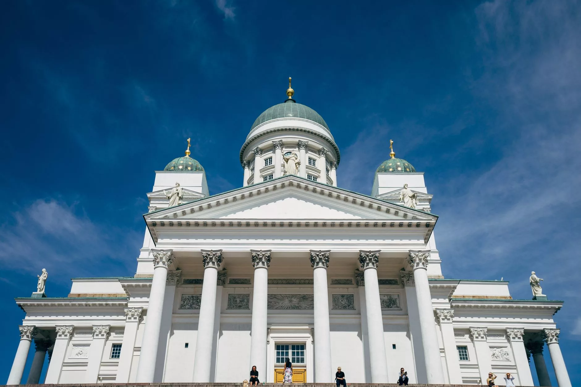 Helsinki Senato Meydanı ve beyaz katedrali