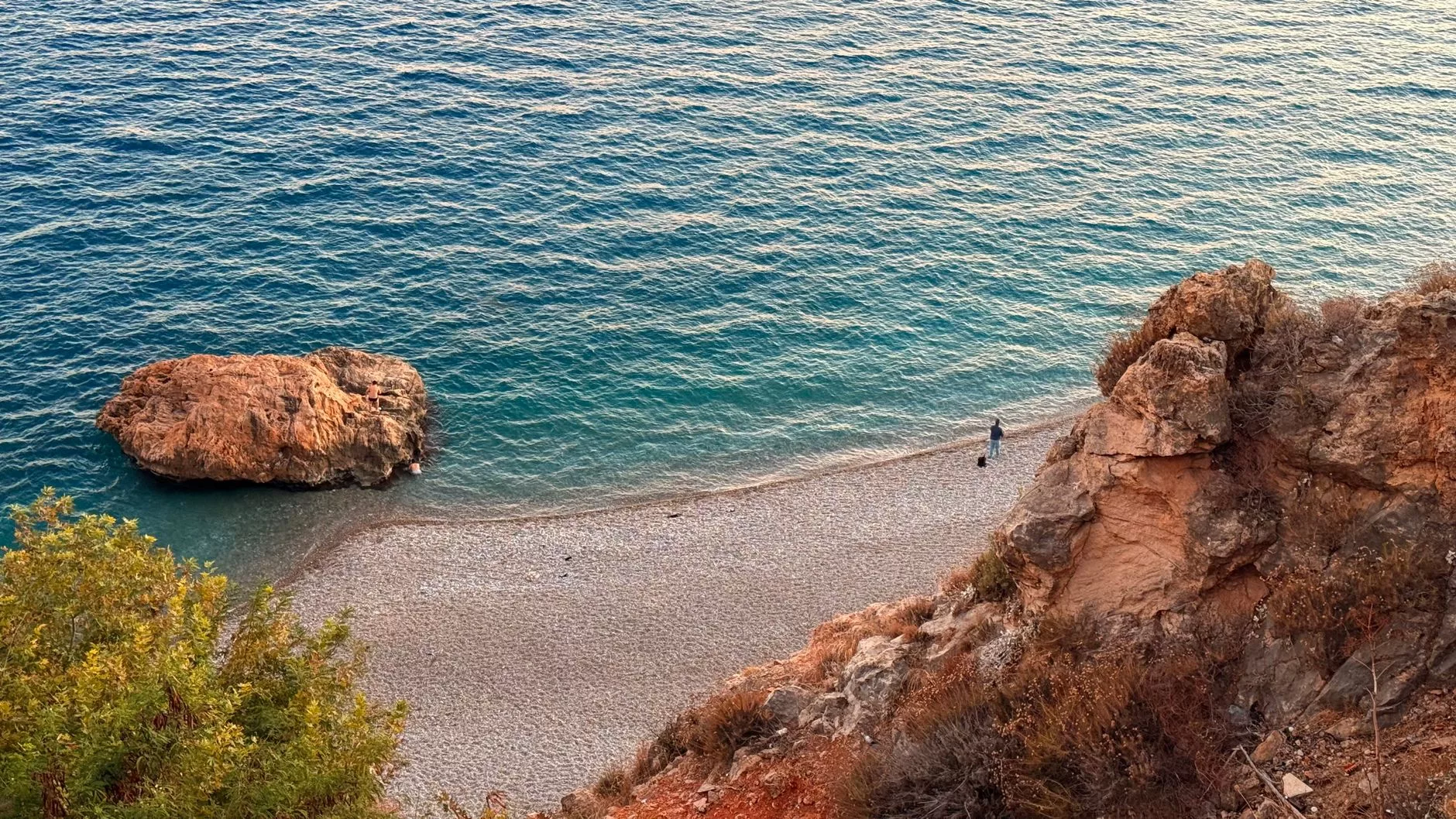 Antalya Konyaalti Sahili ve Beydaglari manzarasi