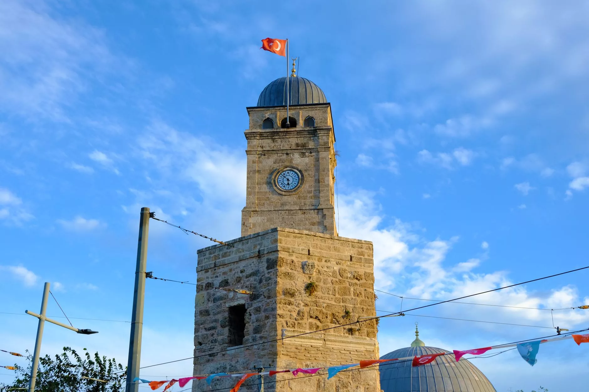 Erivan Cumhuriyet Meydanı saat kulesi ve mimari dokusu