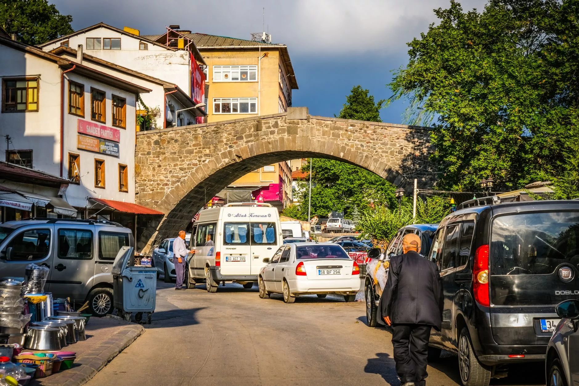 Üsküp Taş Köprü üzerinden Eski Çarşı girişi