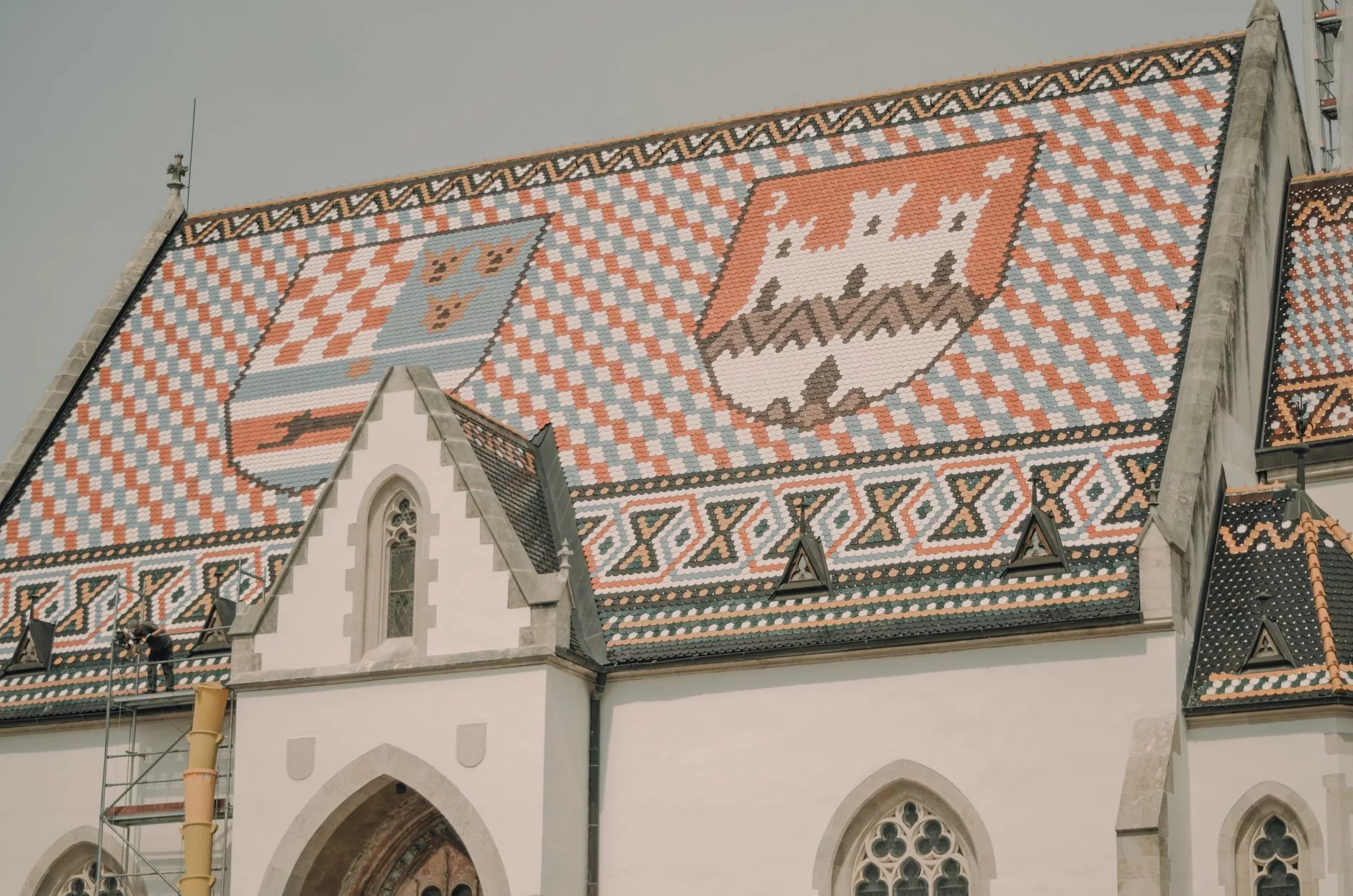 Zagreb St. Mark Kilisesi renkli çatı detayı