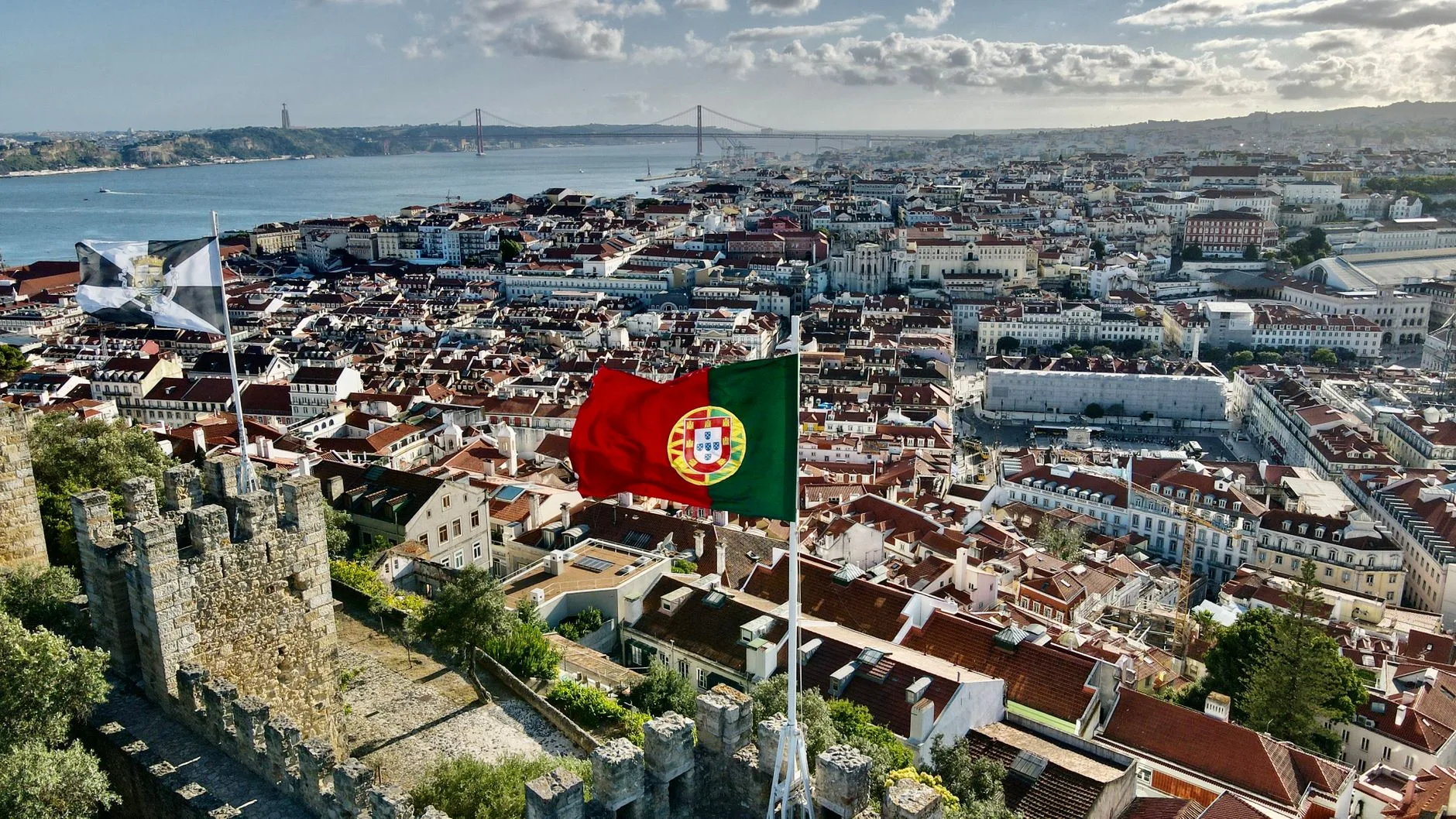 Lizbon + Miradouro de São Pedro de Alcântara
