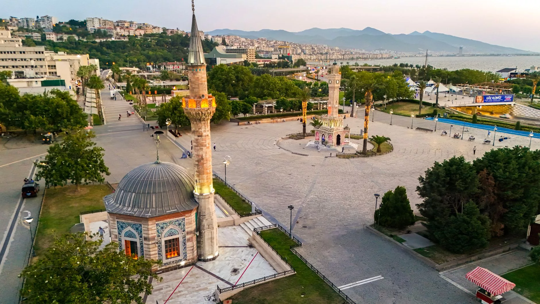 Taşkent Emir Timur Meydanı ve Saat Kulesi